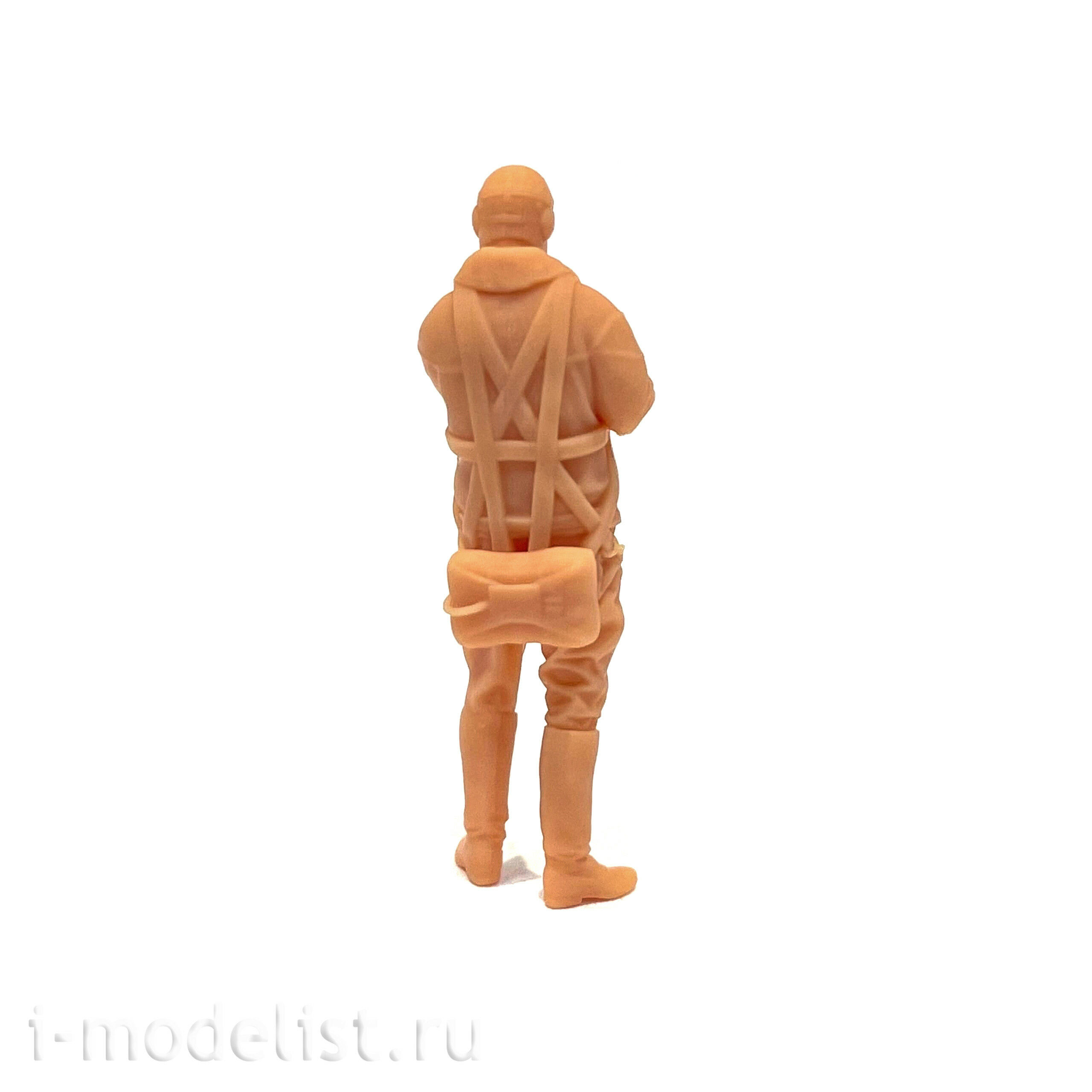 MM48001 My Model 1/48 Pilot figure in winter uniform