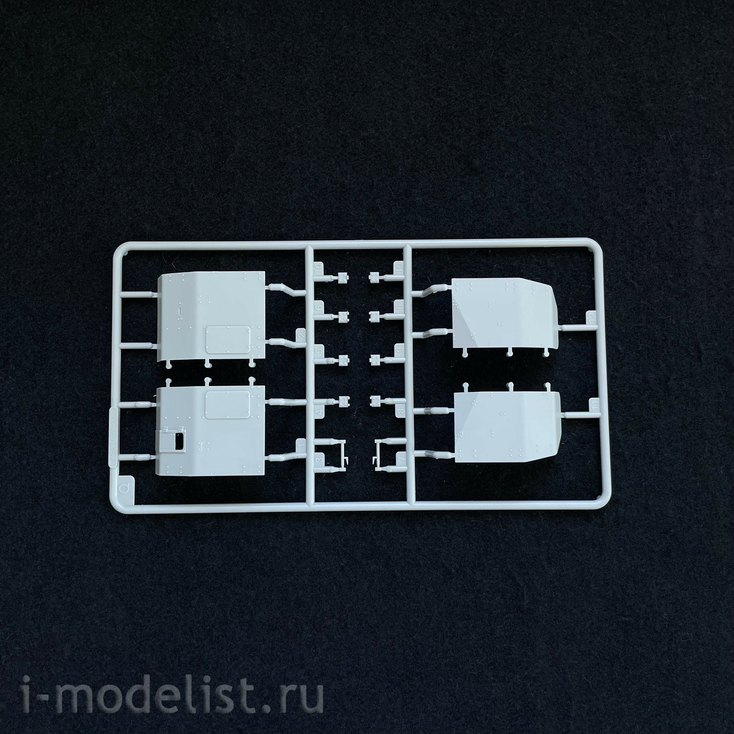 09586 Trumpeter 1/35 E-100 Flakpanzer with Flakrakete Rheintocher I