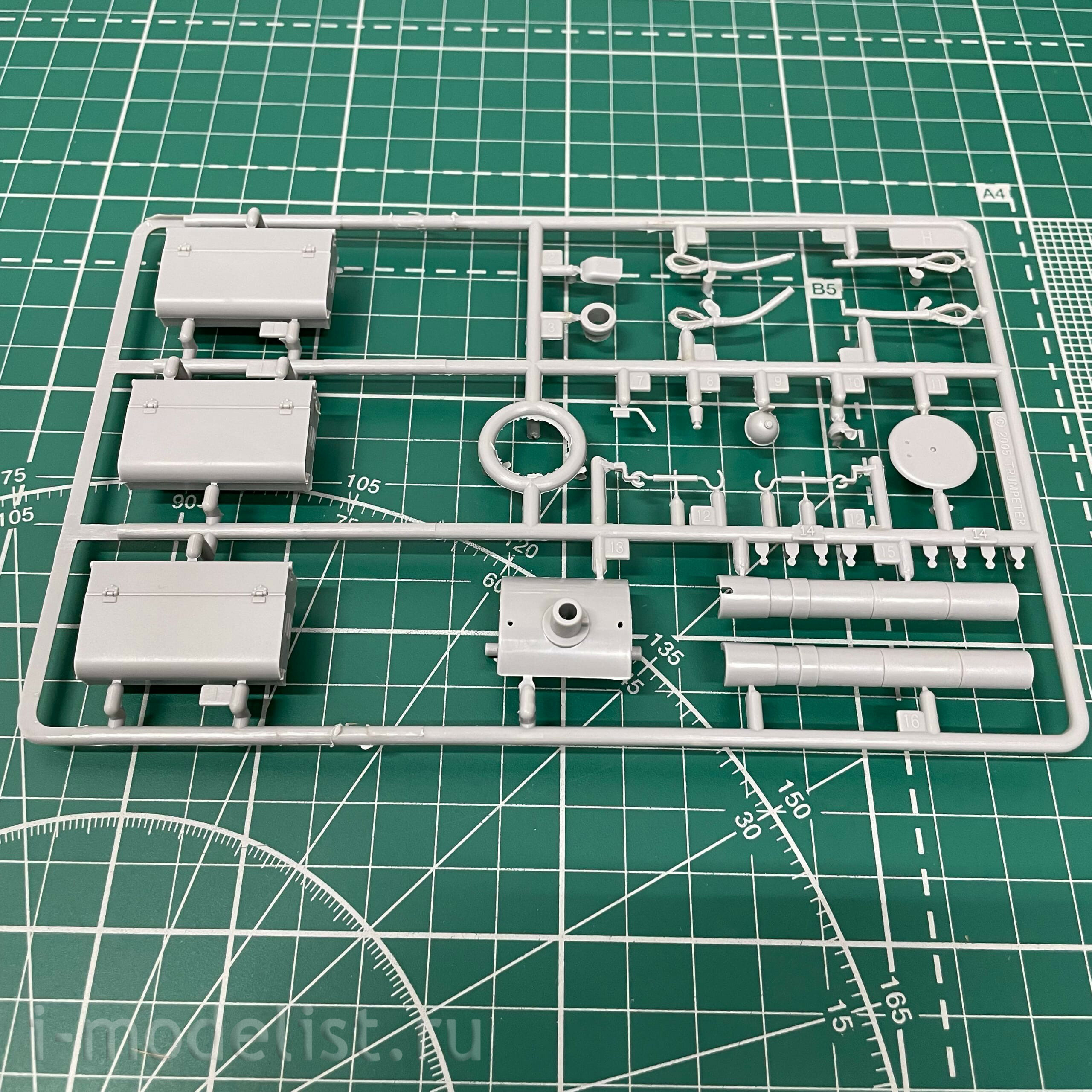 303528 Model 1/35 Heavy tank KV-2 with turret MT-1
