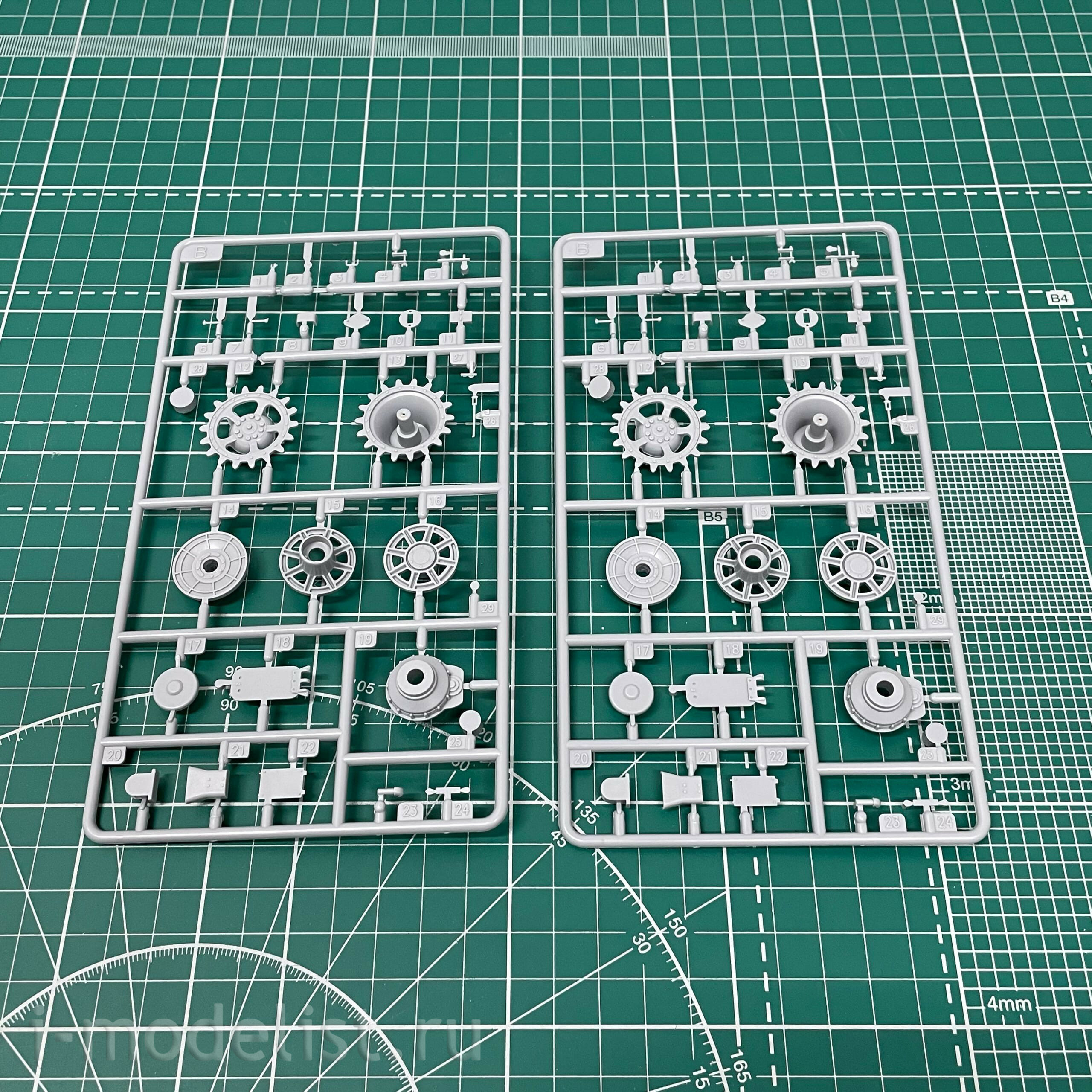35A018 Amusing Hobby 1/35 Panther II