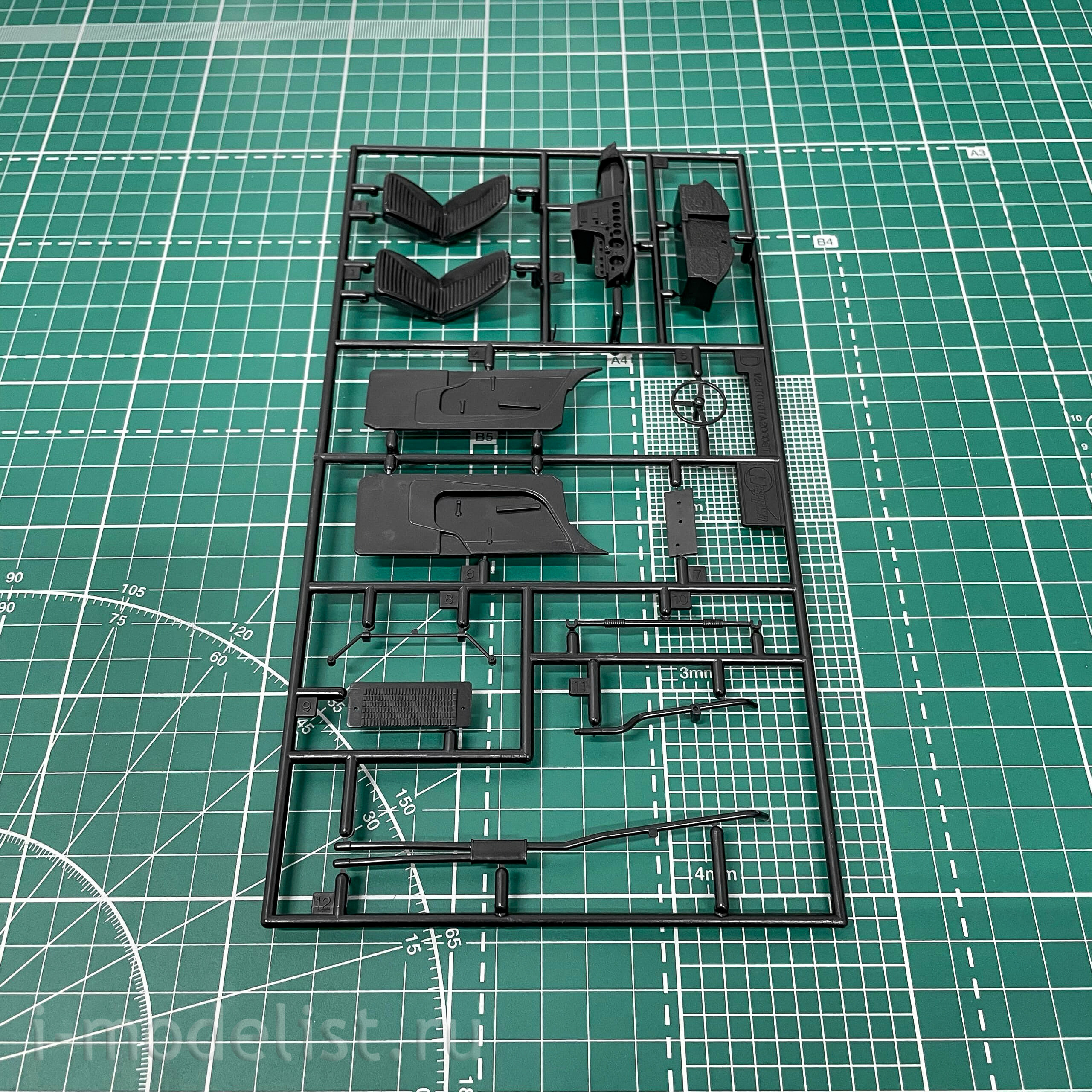 21201 Hasegawa 1/24 Toyota 2000GT Car