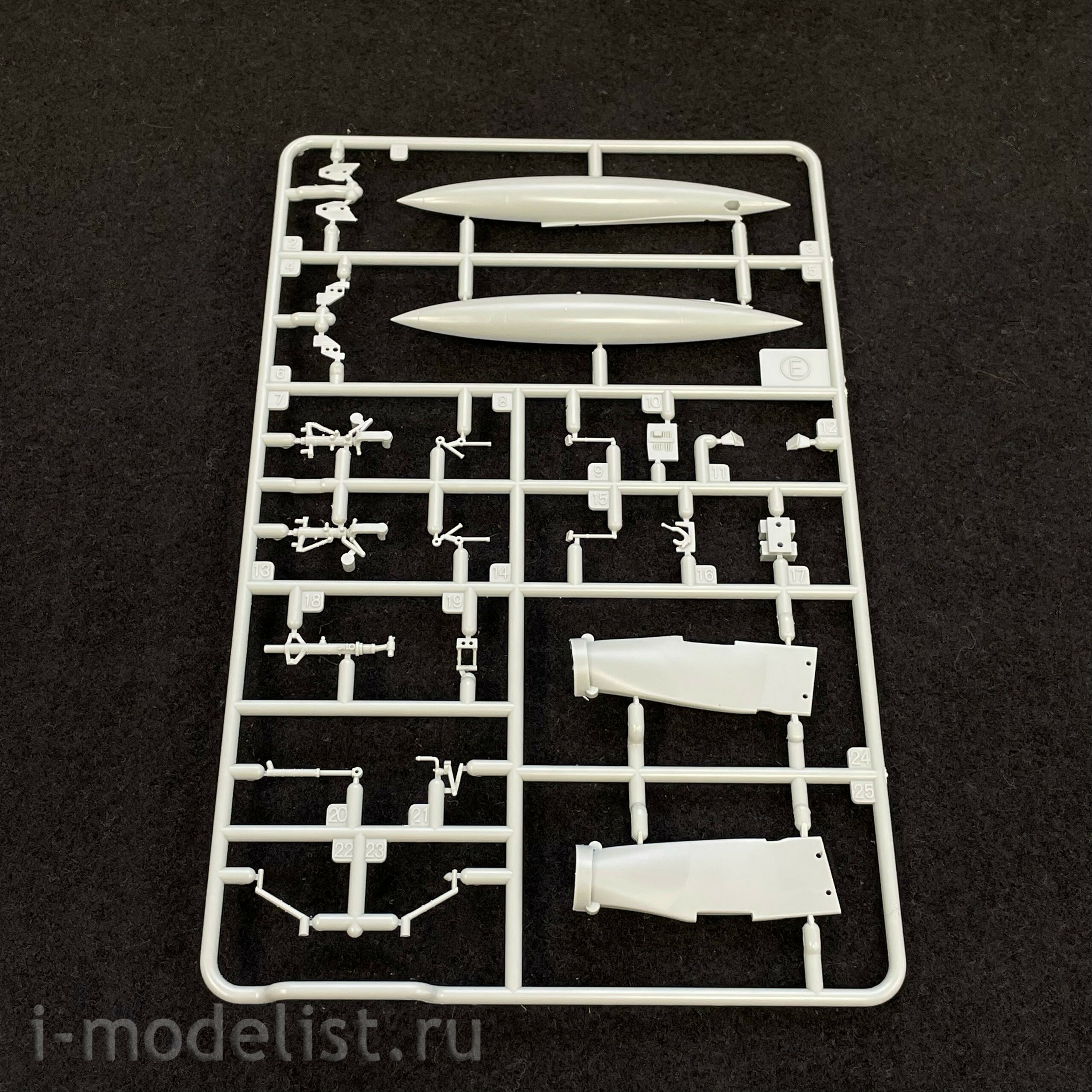 12556 Academy 1/72 Aircraft USMC F-4J 