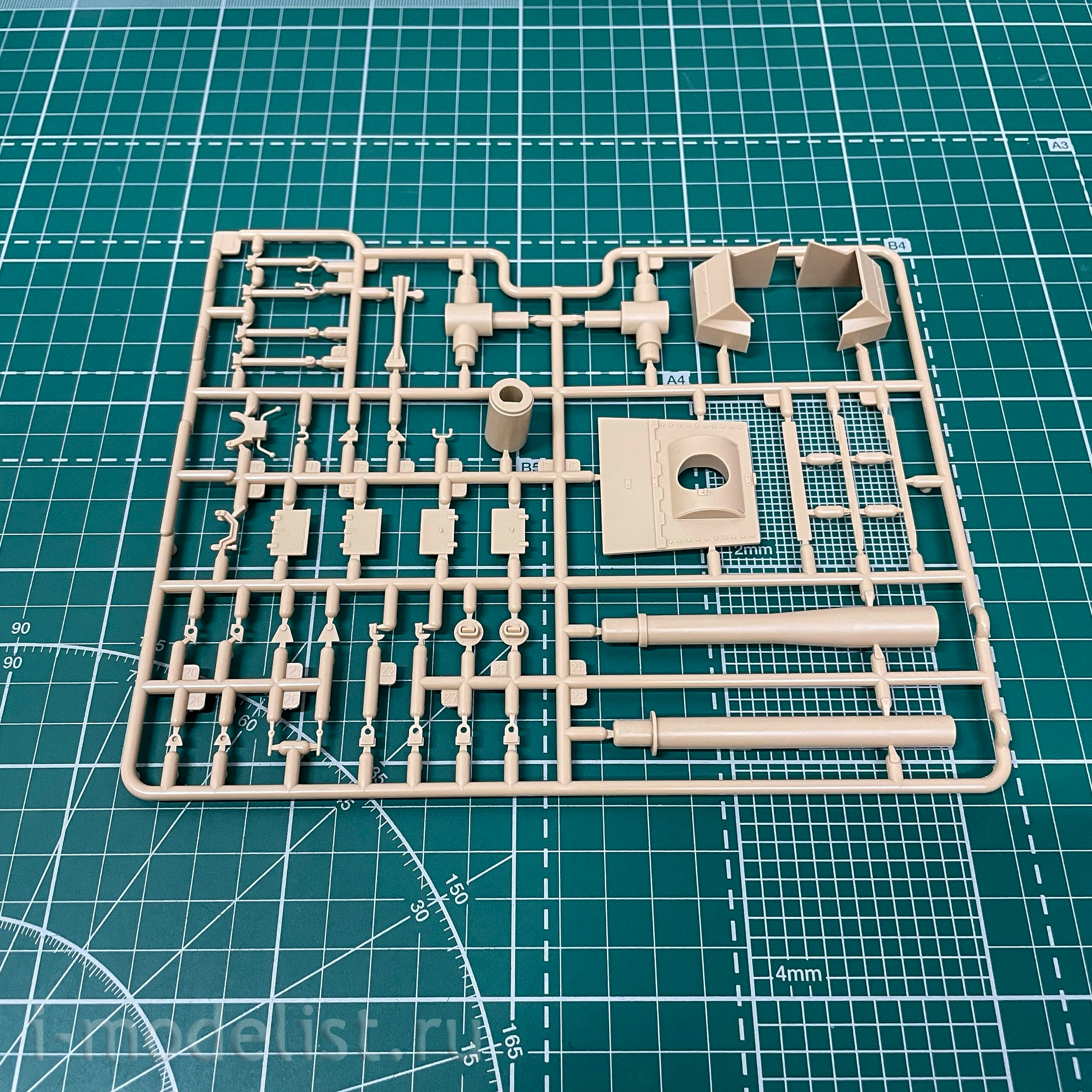 35A029 Amusing Hobby 1/35 British self-propelled gun FV4005 Stage 2