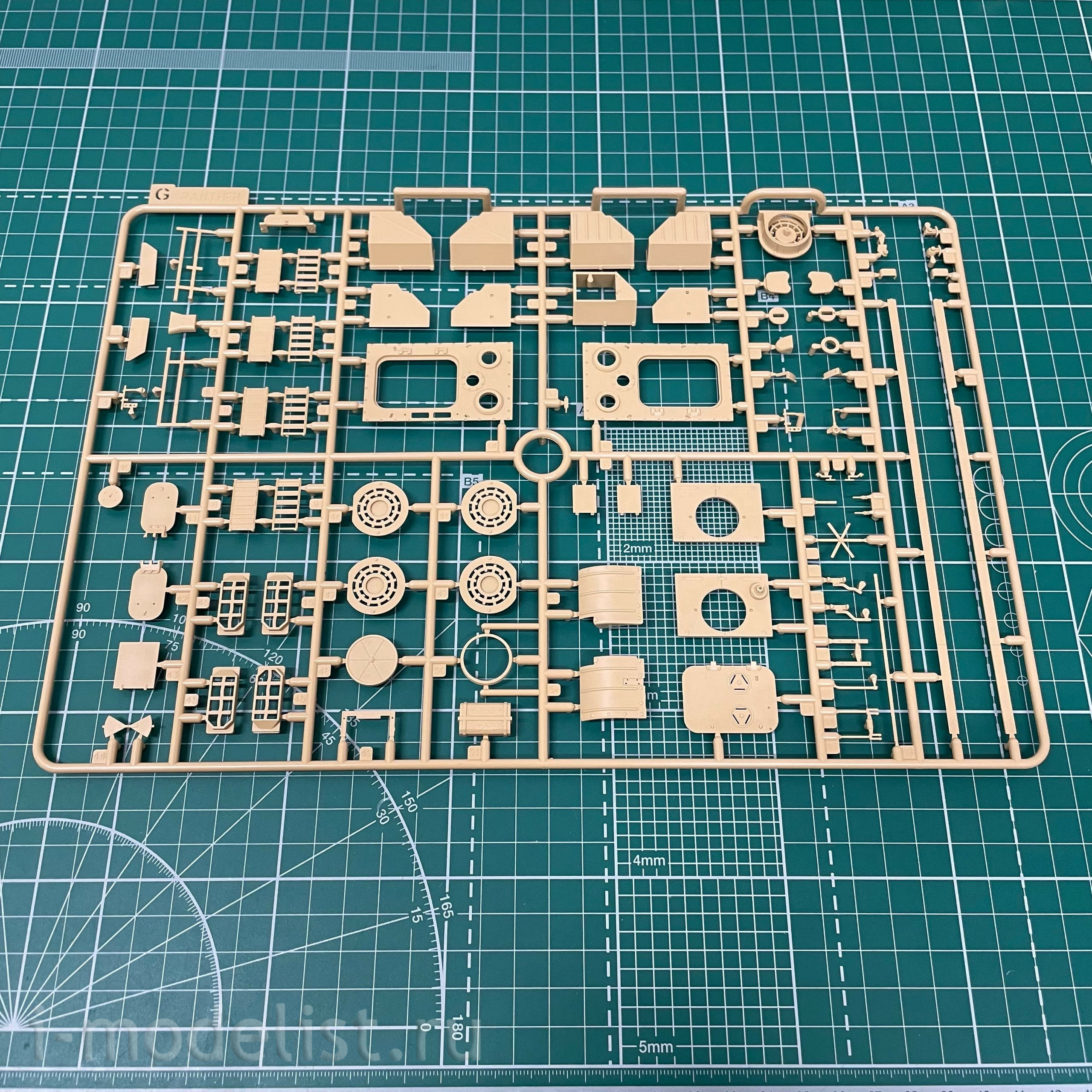 RM-5045 Rye Field Model 1/35 German Medium Tank Sd.Kfz.171 Panther Ausf.F with working tracks and Kw.K 42 L/70 & Kw.K 42 L/100