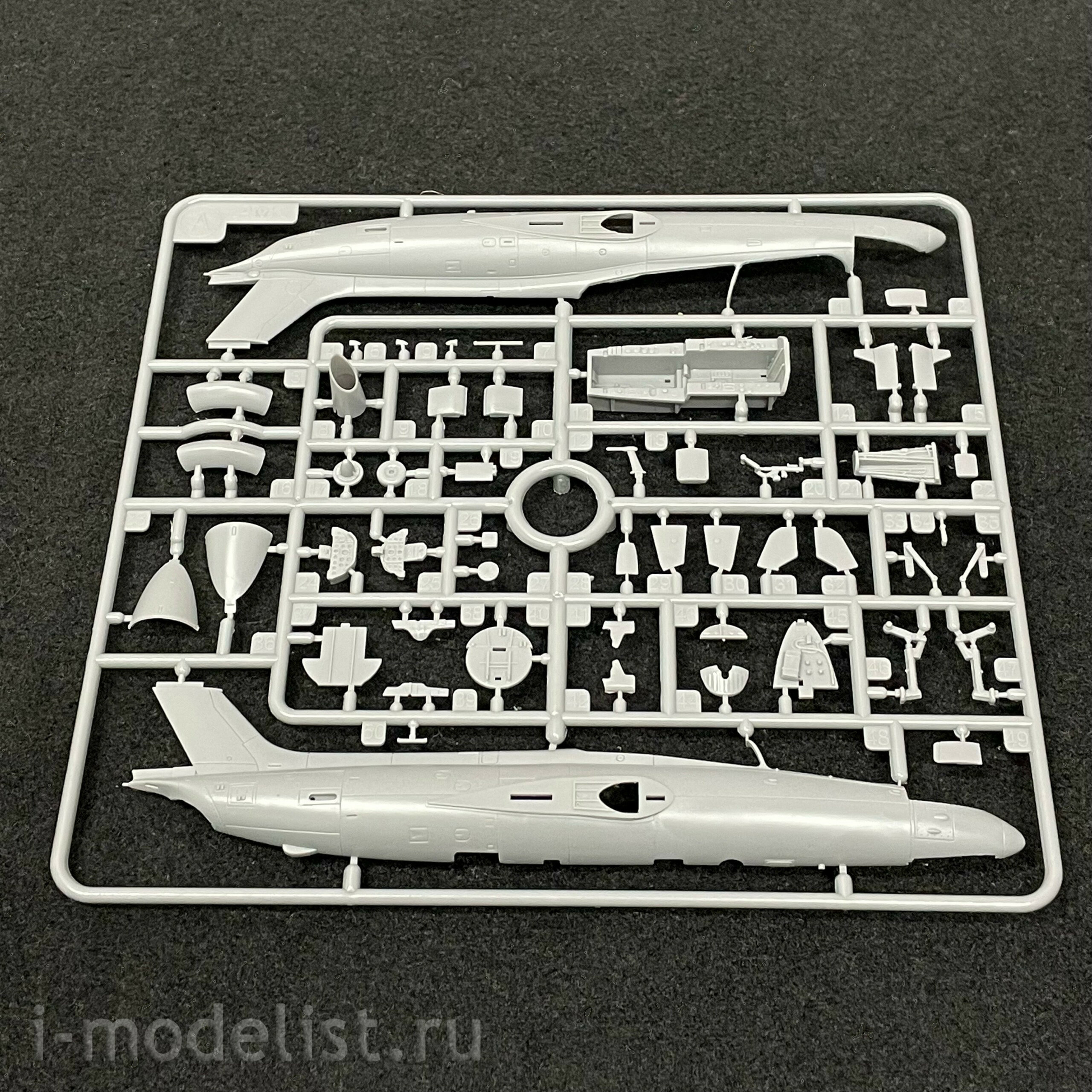 86001 AMK 1/72 Aero L-29 Delfin
