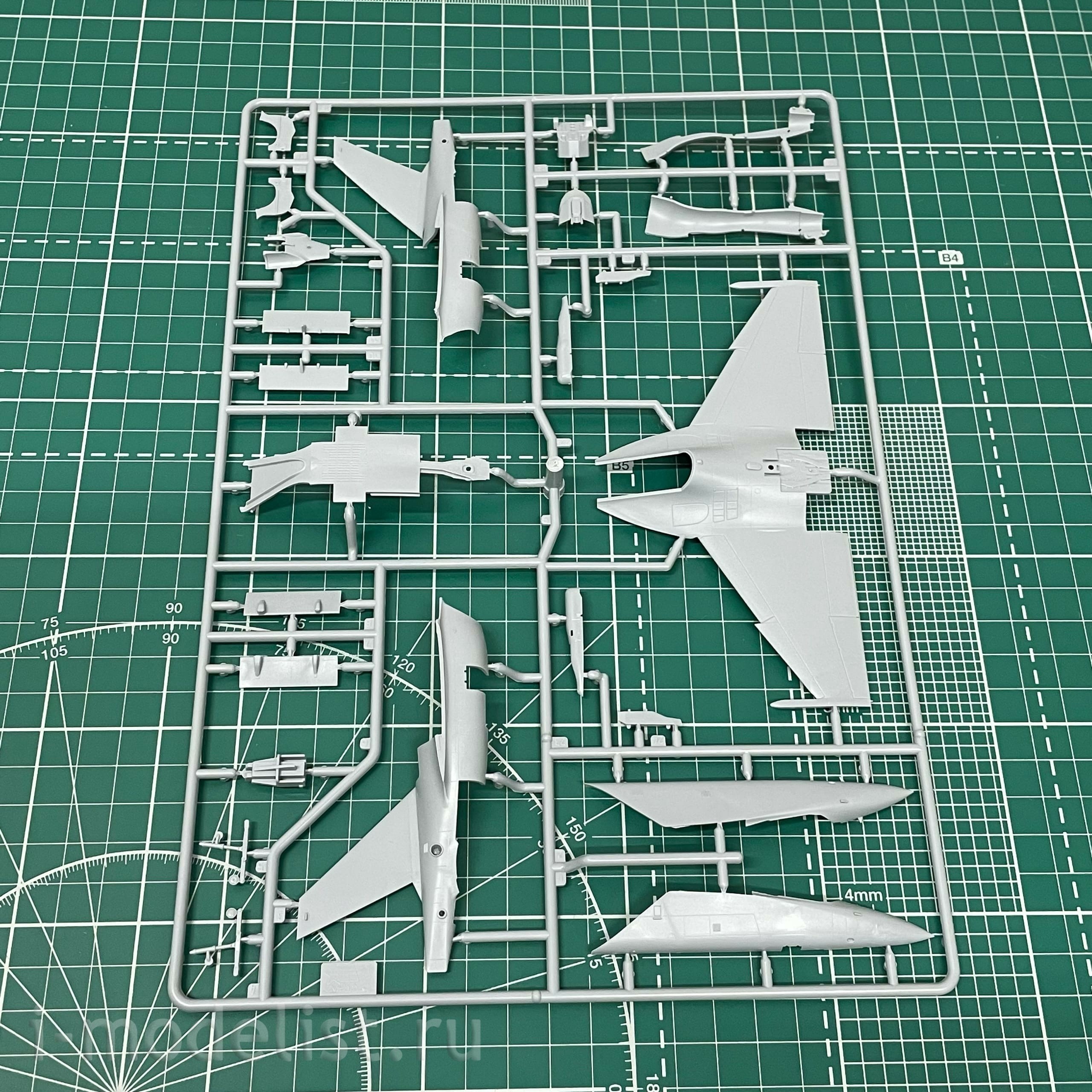 7307 Zvezda 1/72 Russian Yak-130 aircraft