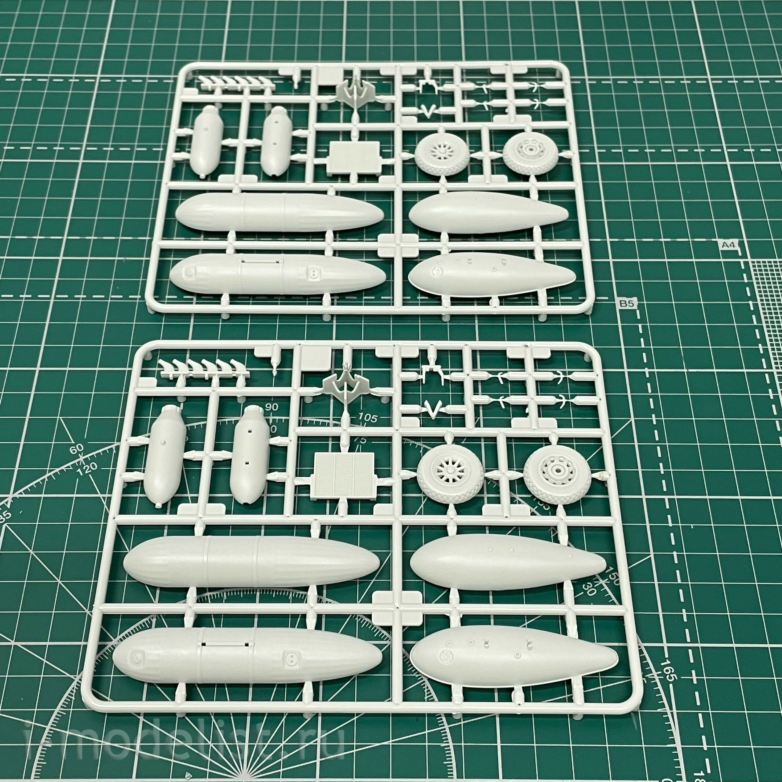 03944 Revell 1/32 p-51D-5NA Mustang Fighter