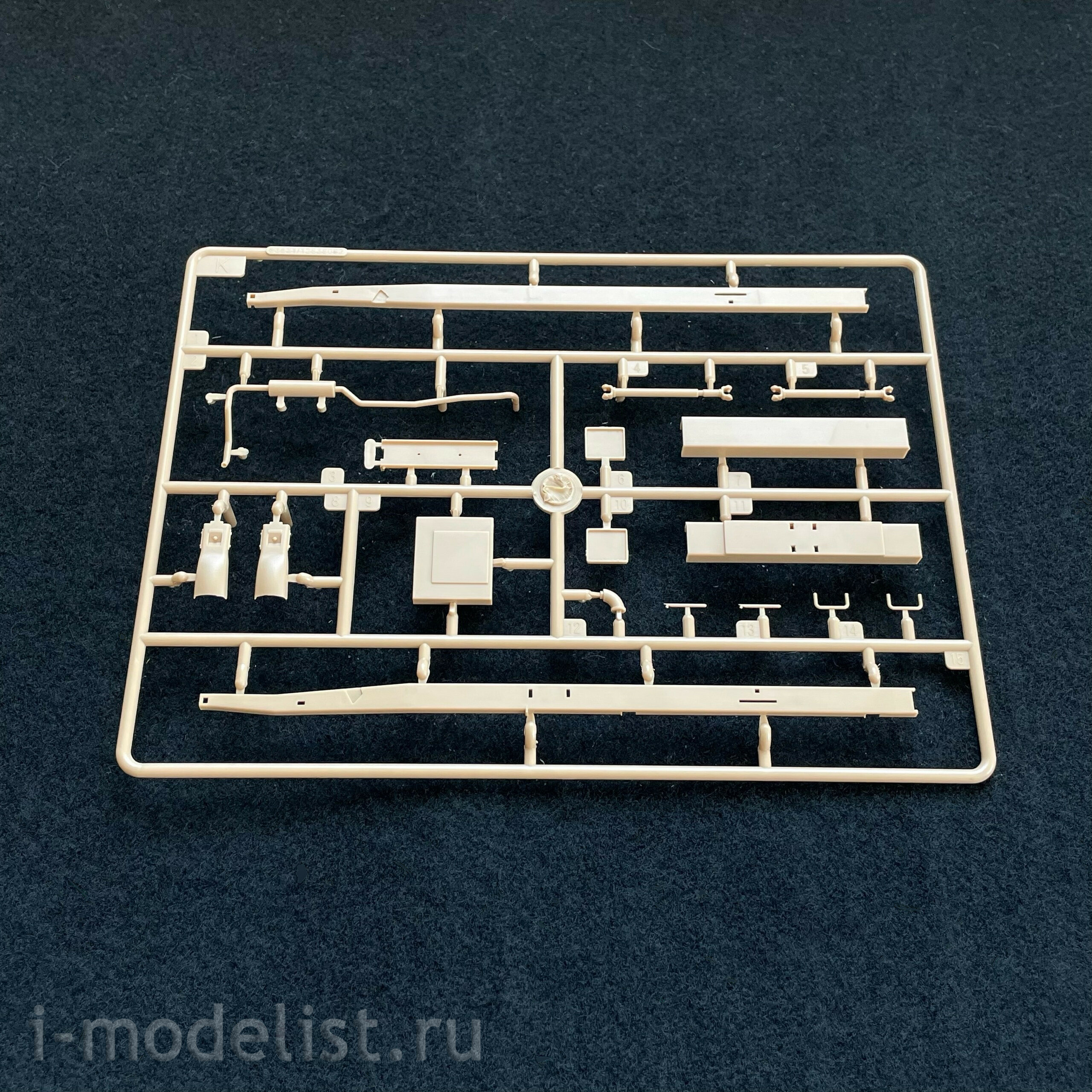 83831 HobbyBoss 1/35 US GMC CCKW - 352 Steel Cargo Truck