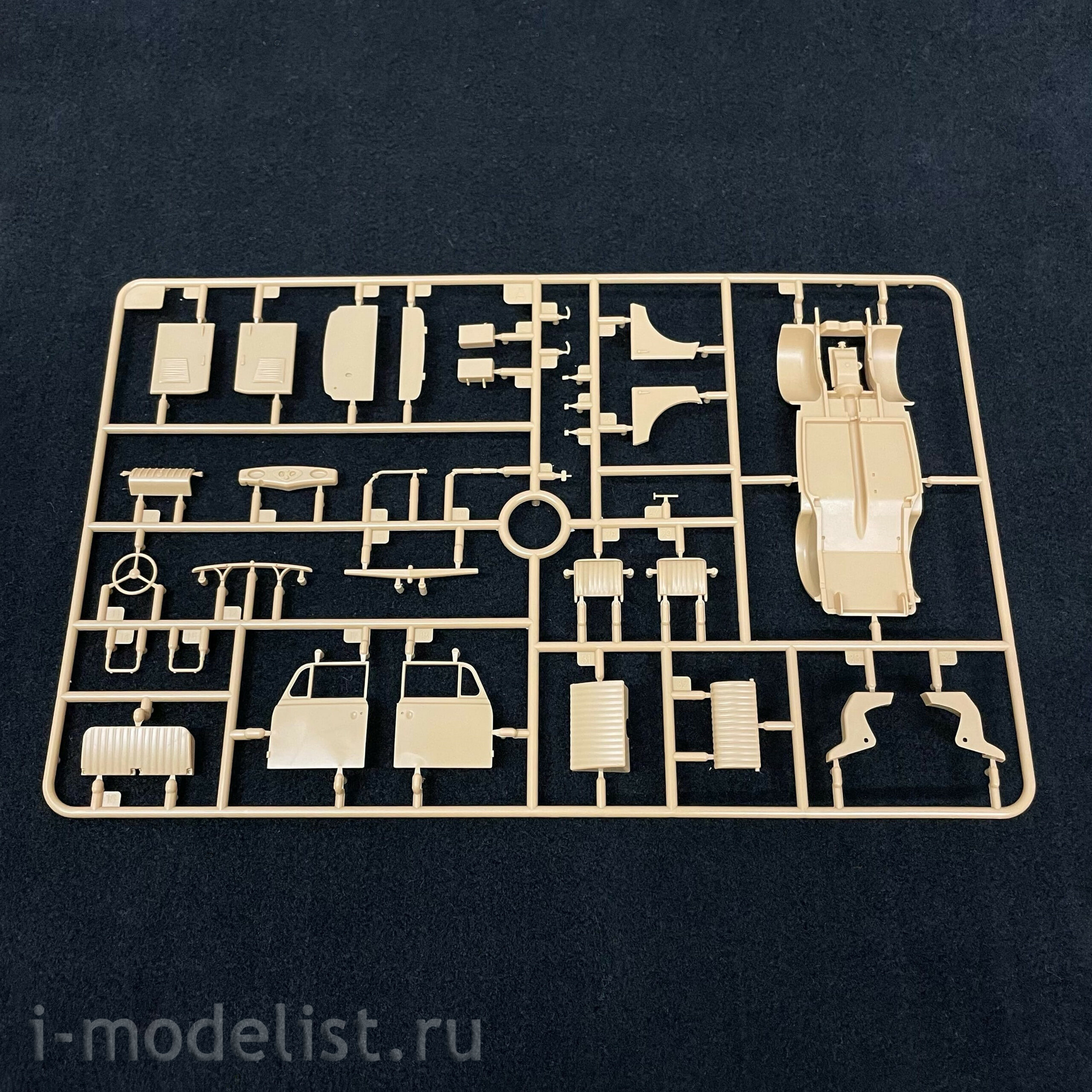 CB35047 Bronco 1/35 1937 Opel Light Staff 'Stabswagen' Cabriolet