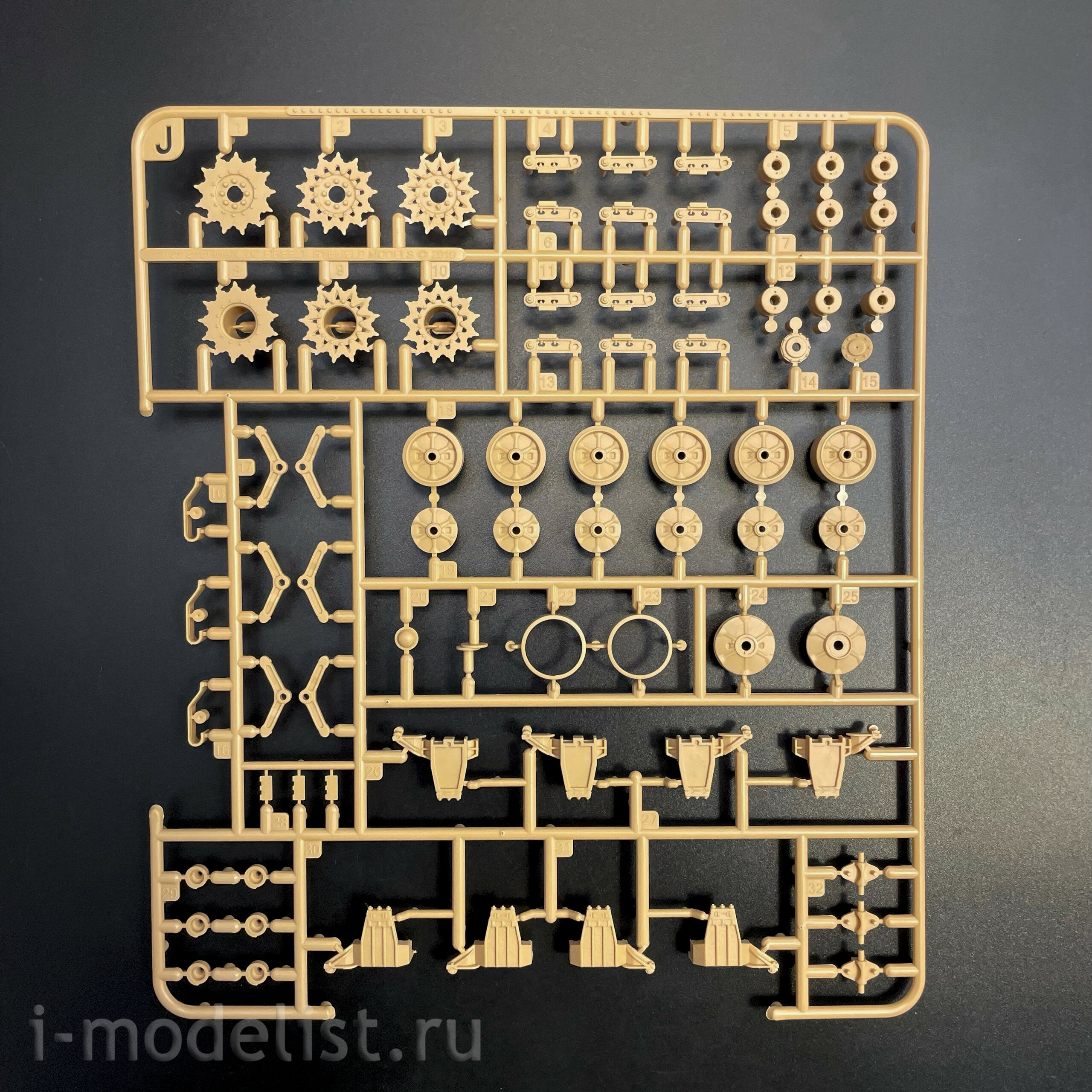 RM-5136 Rye Field Model 1/35 Танк M4A3 Sherman 76W VVSS поздний (UPGRADE-версия с полным интерьером)