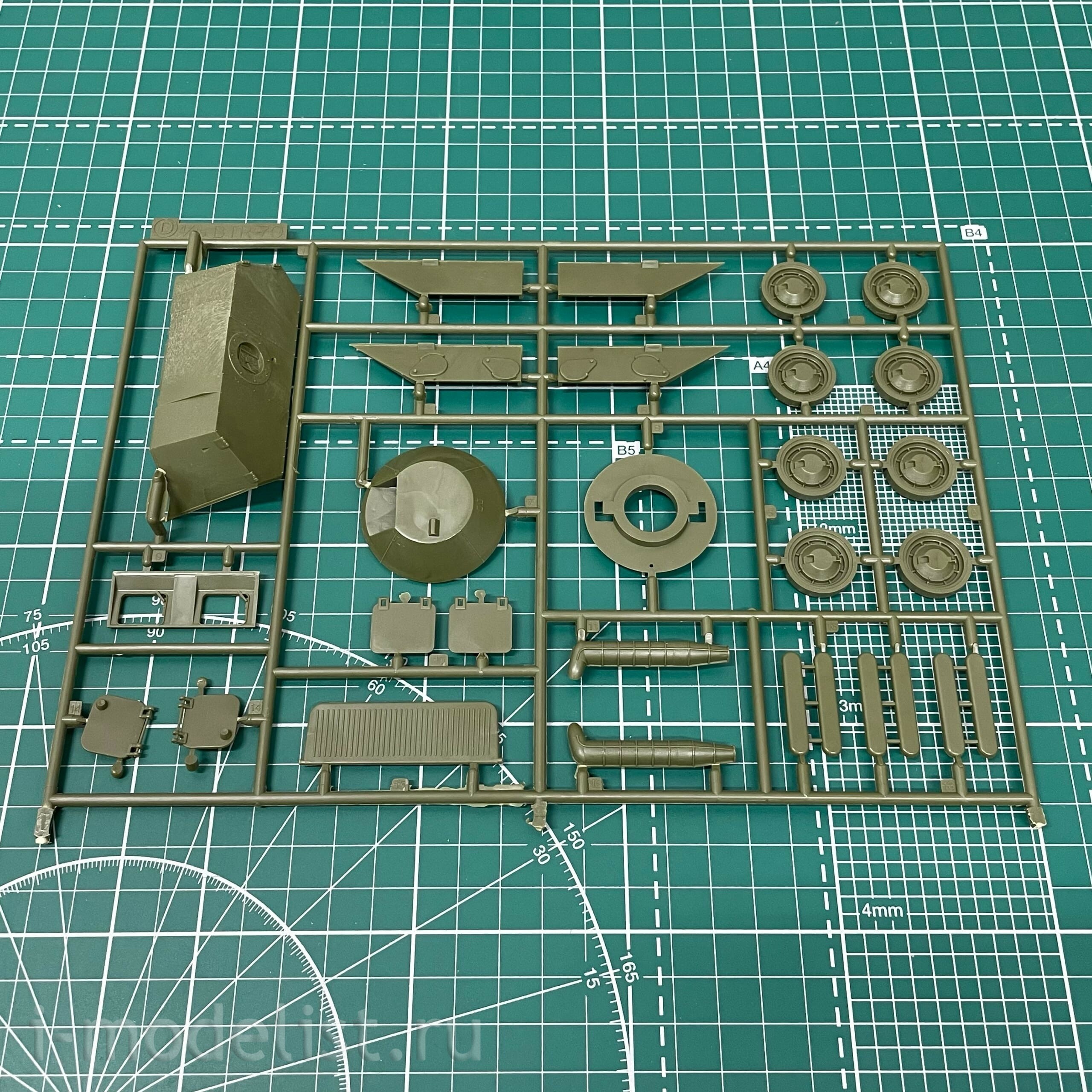 3557 Zvezda 1/35 Soviet BTR-70 (Afghan war)