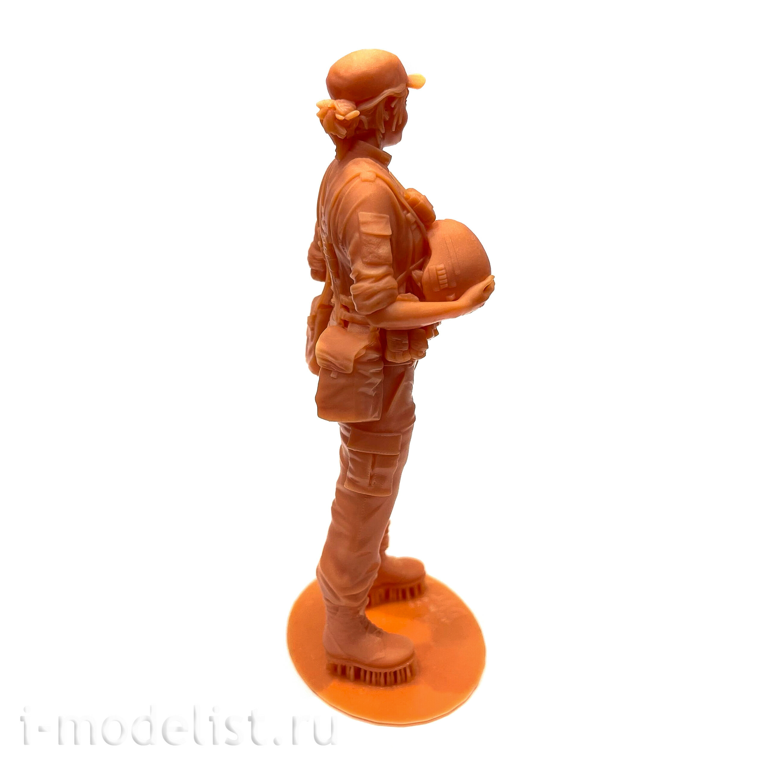 DVC35023 DVC 1/35 Medic of the Russian troops