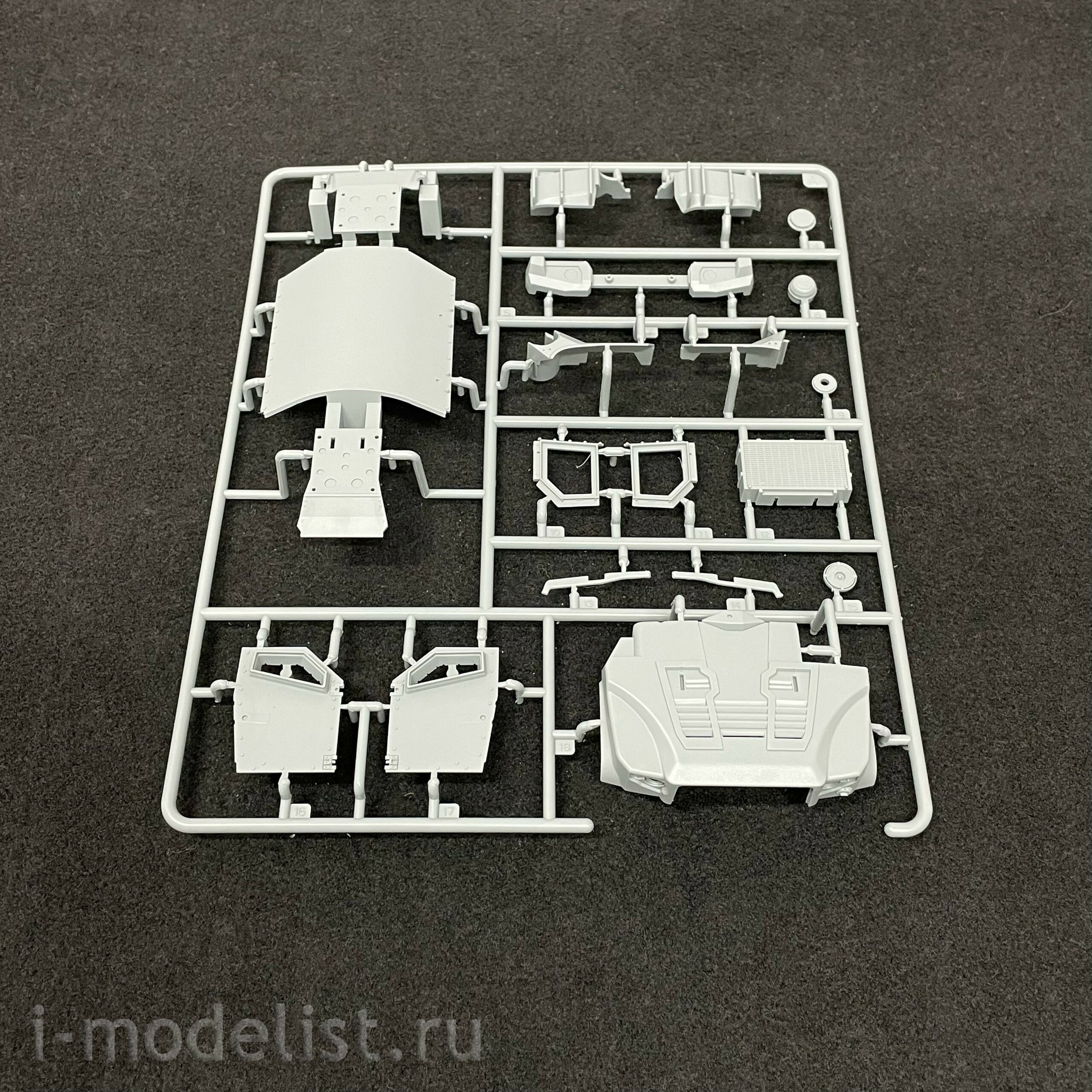 35A12-P Sabre Model 1/35 JLTV M1278 (Combined Light Tactical Vehicle) - Premium Edition