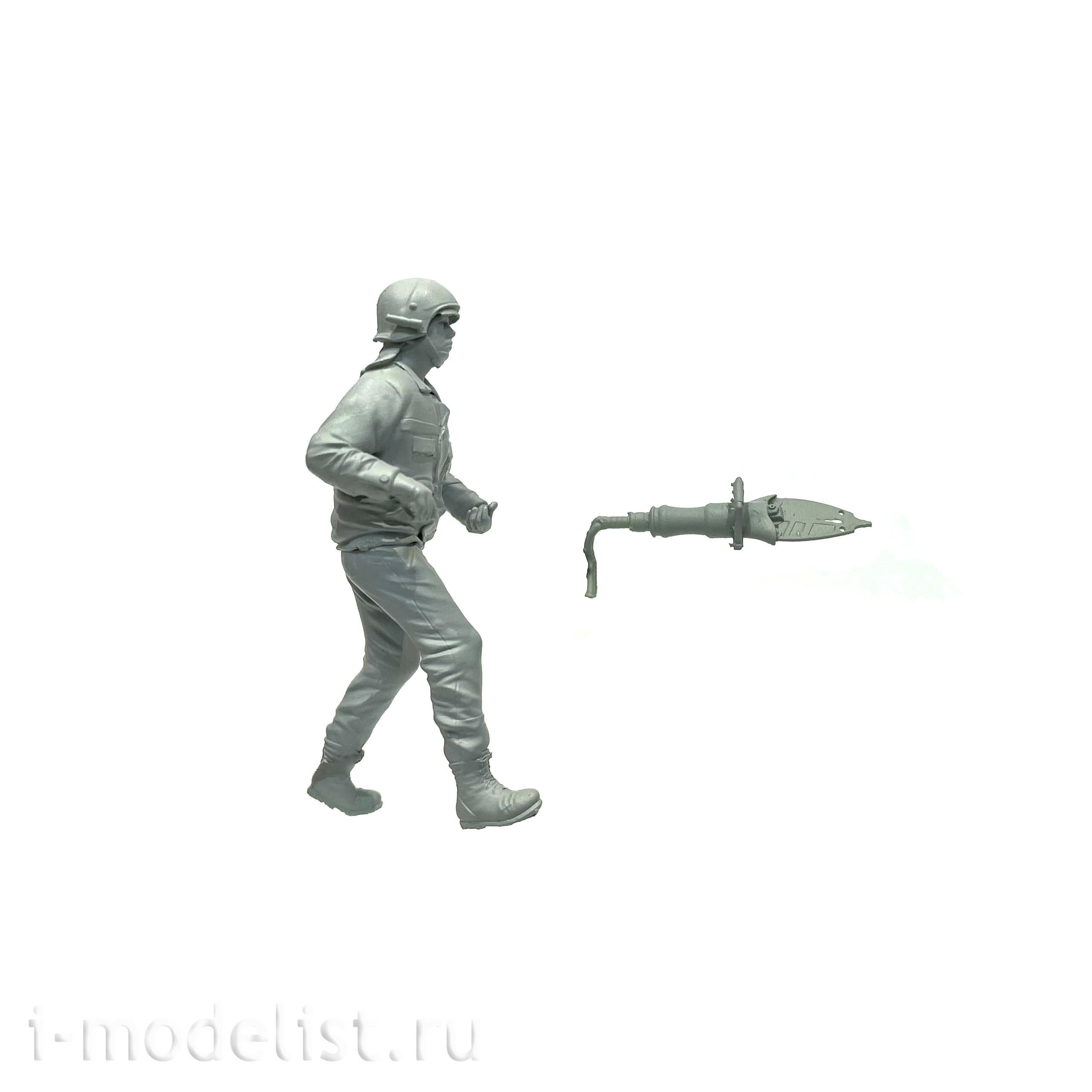 Im35061 Imodelist 1/35 Lifeguard Figure with tool, No. 3