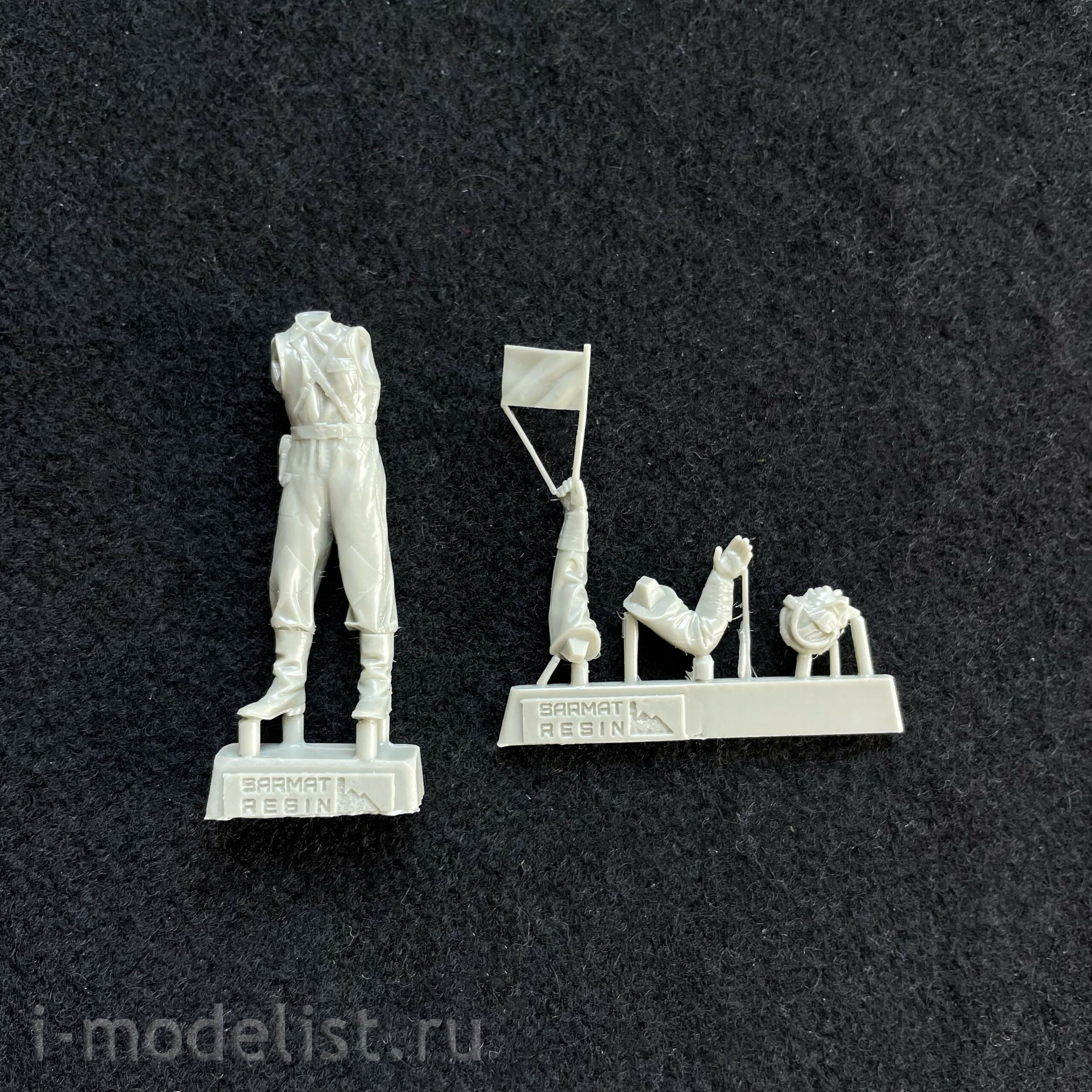 SRms35004 Sarmat Resin 1/35 Crew of floating tanks 1935-1941