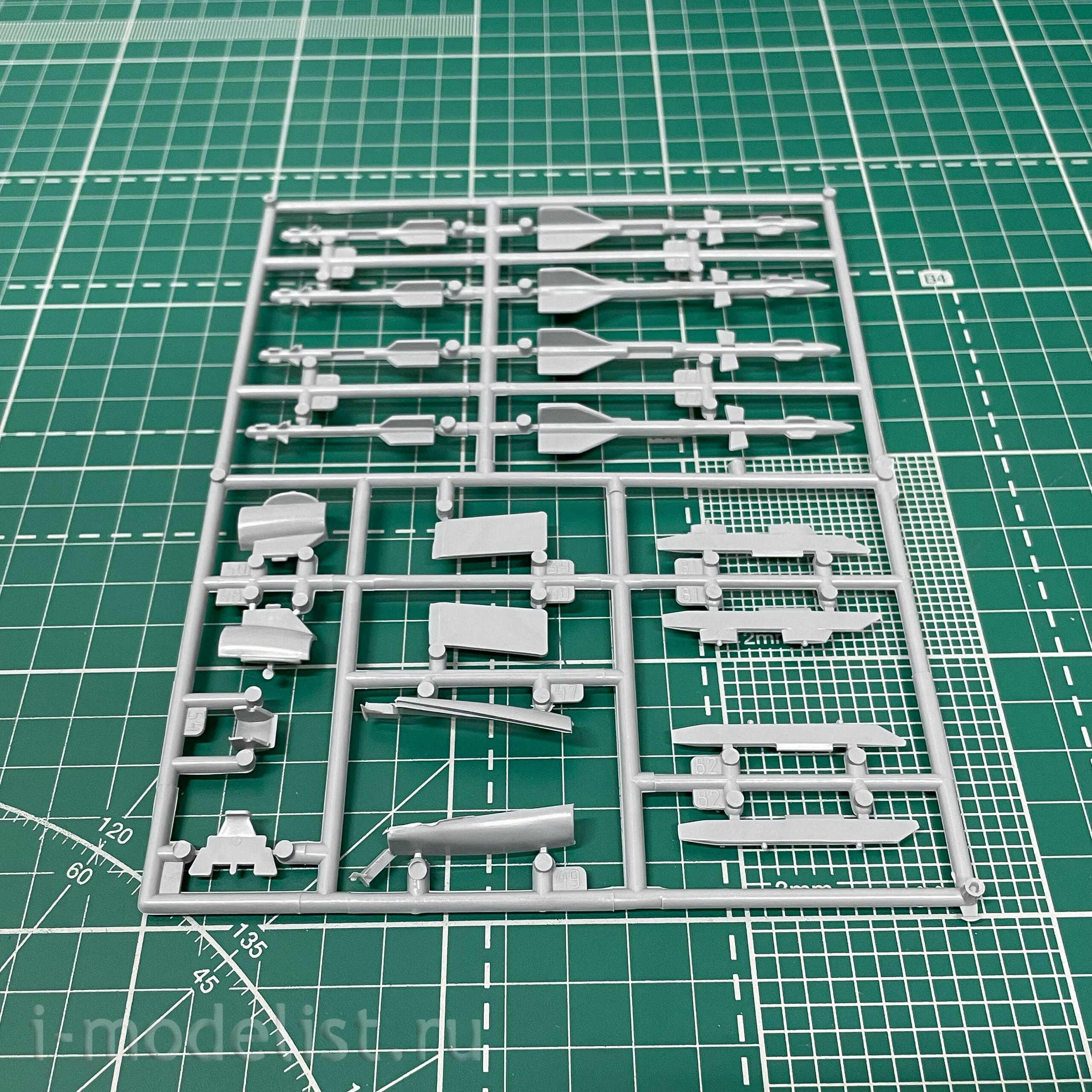 7240 Zvezda 1/72 Su-35 Air Superiority Fighter