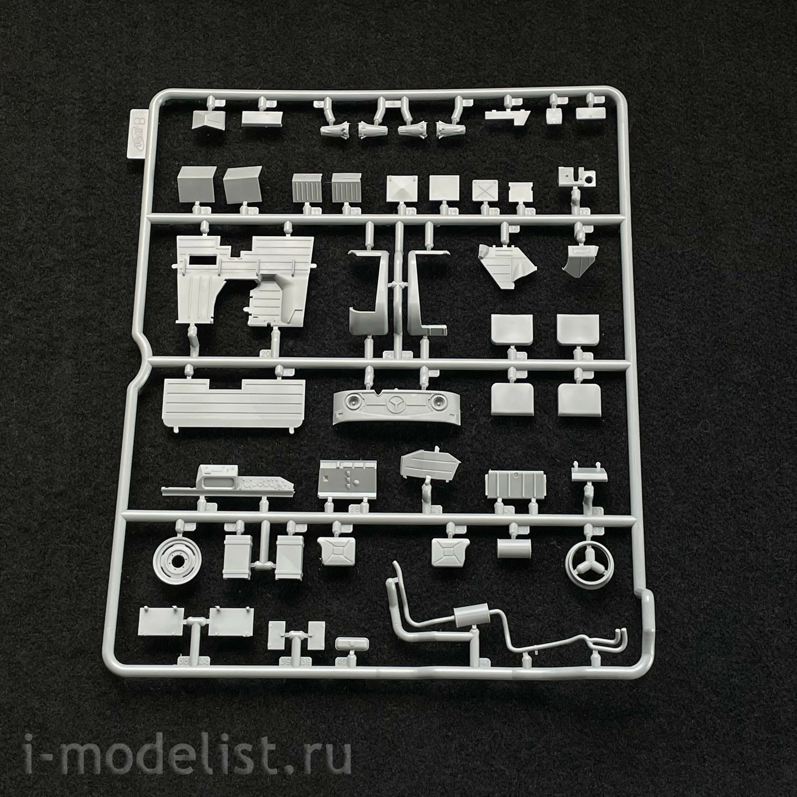 AK35506 AK Interactive 1/35 Unimog-S 404 SUV, Middle East