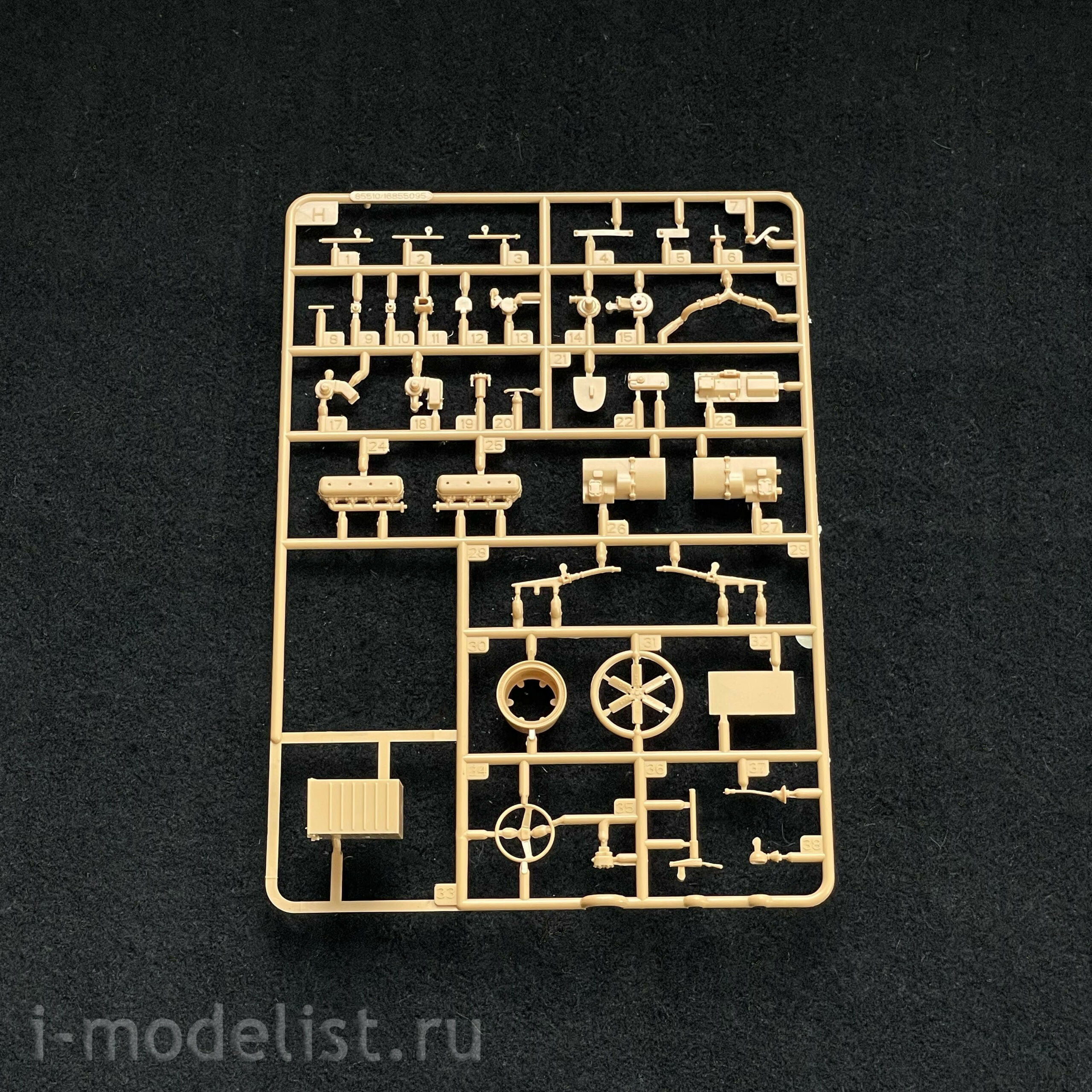 85510 HobbyBoss 1/35 Soviet truck KRAZ-260