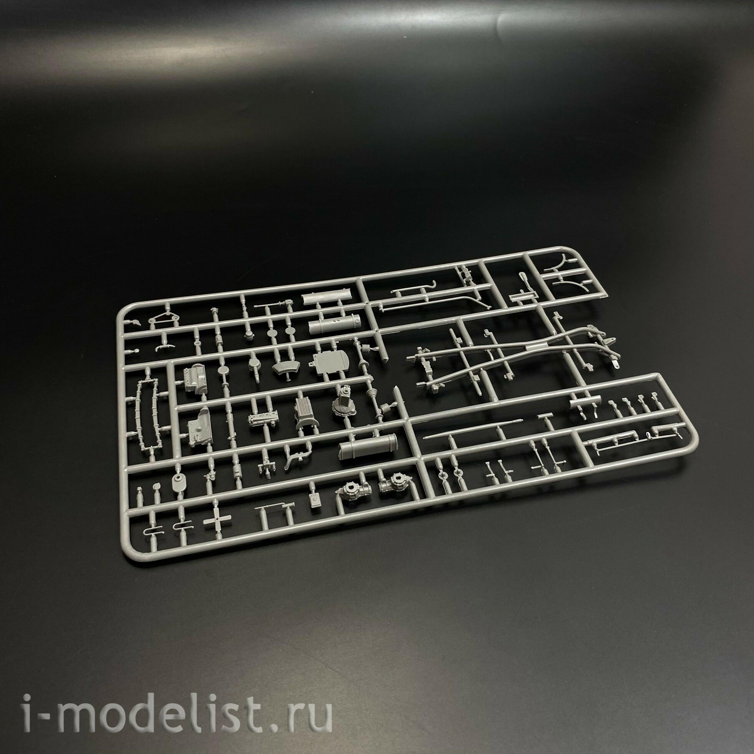 35161 MasterBox 1/35 Американские десантники и мирные жители, 1945 год