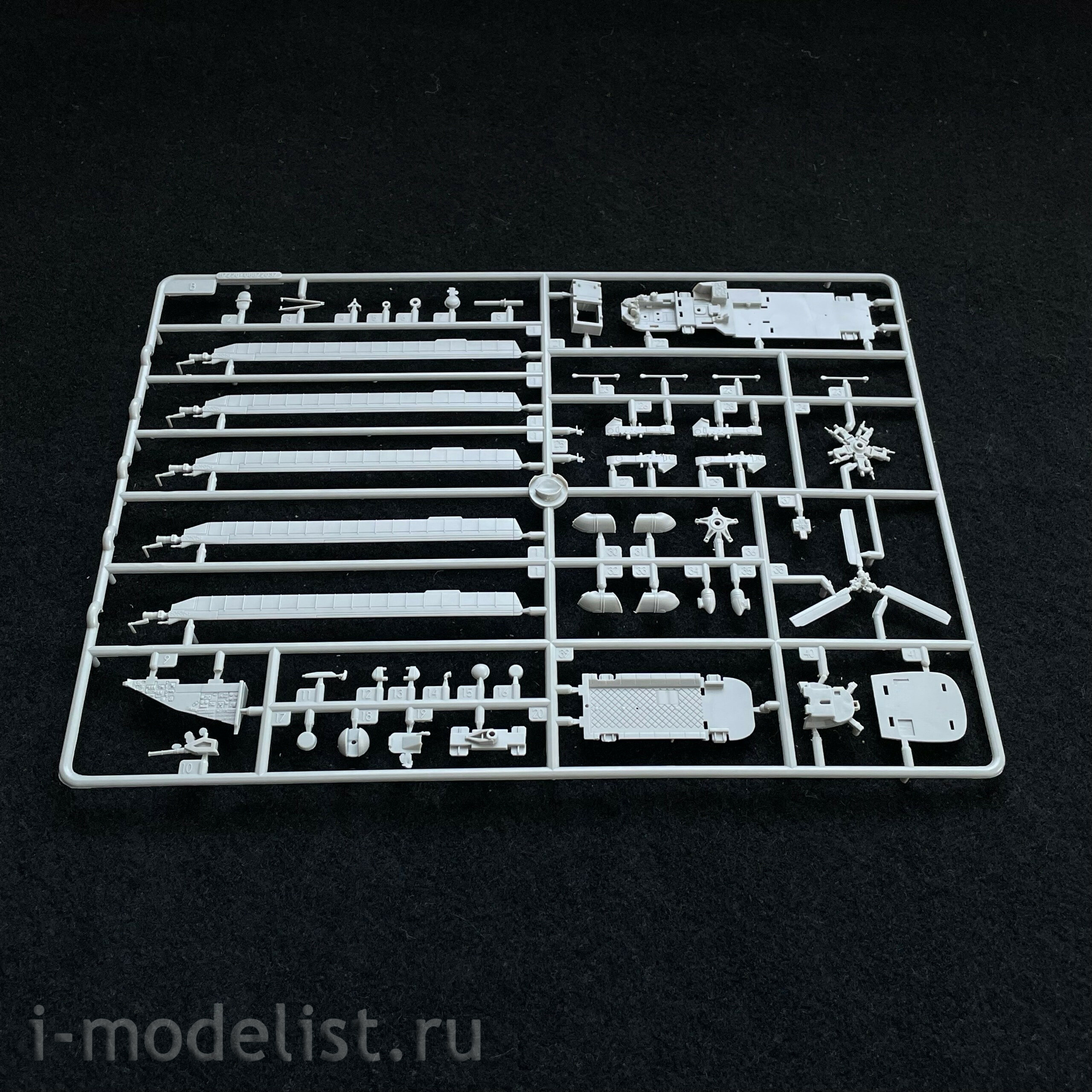 87220 HobbyBoss 1/72 Mi-24 Hind-E Helicopter