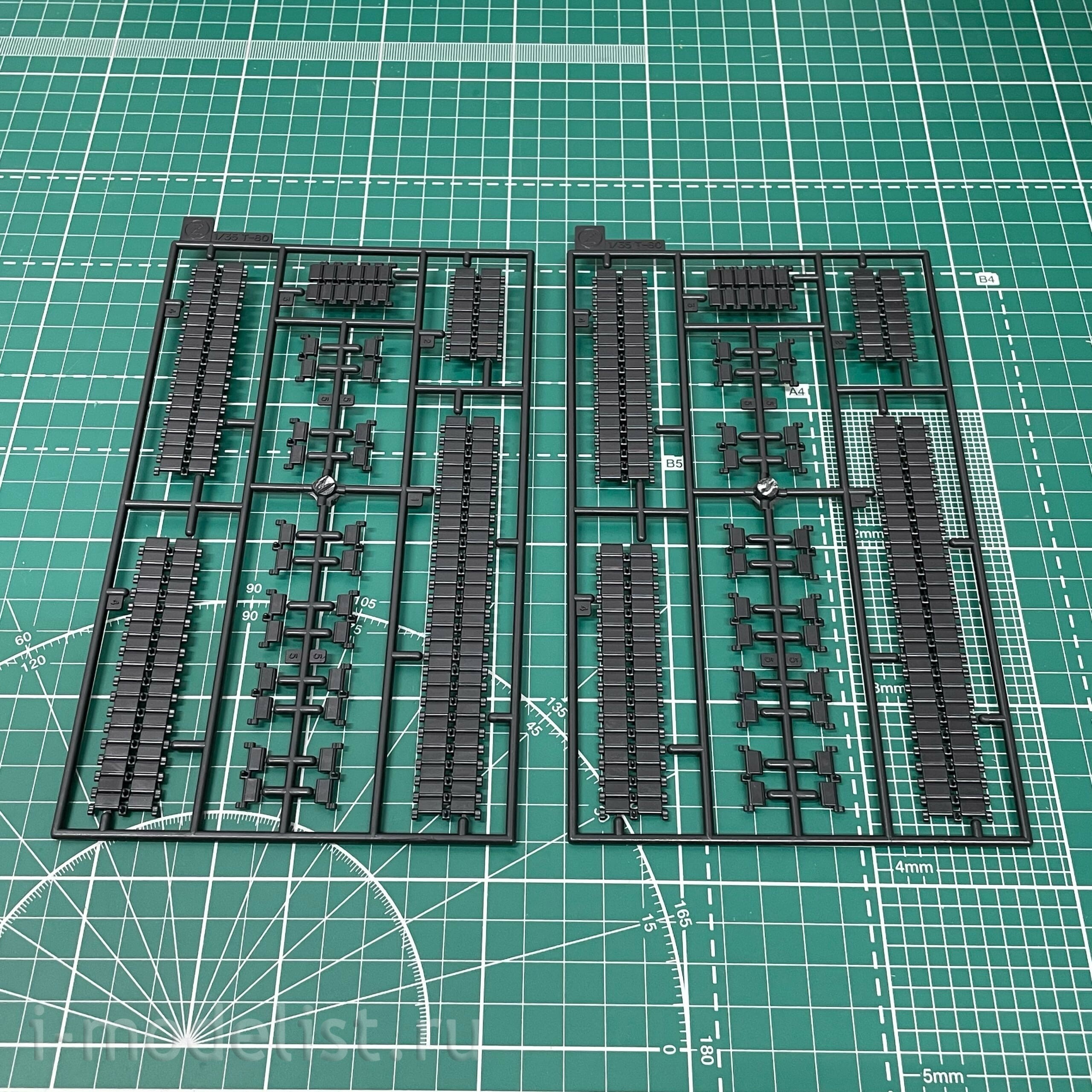 3591 Zvezda 1/35 Russian T-80UD Main Battle Tank