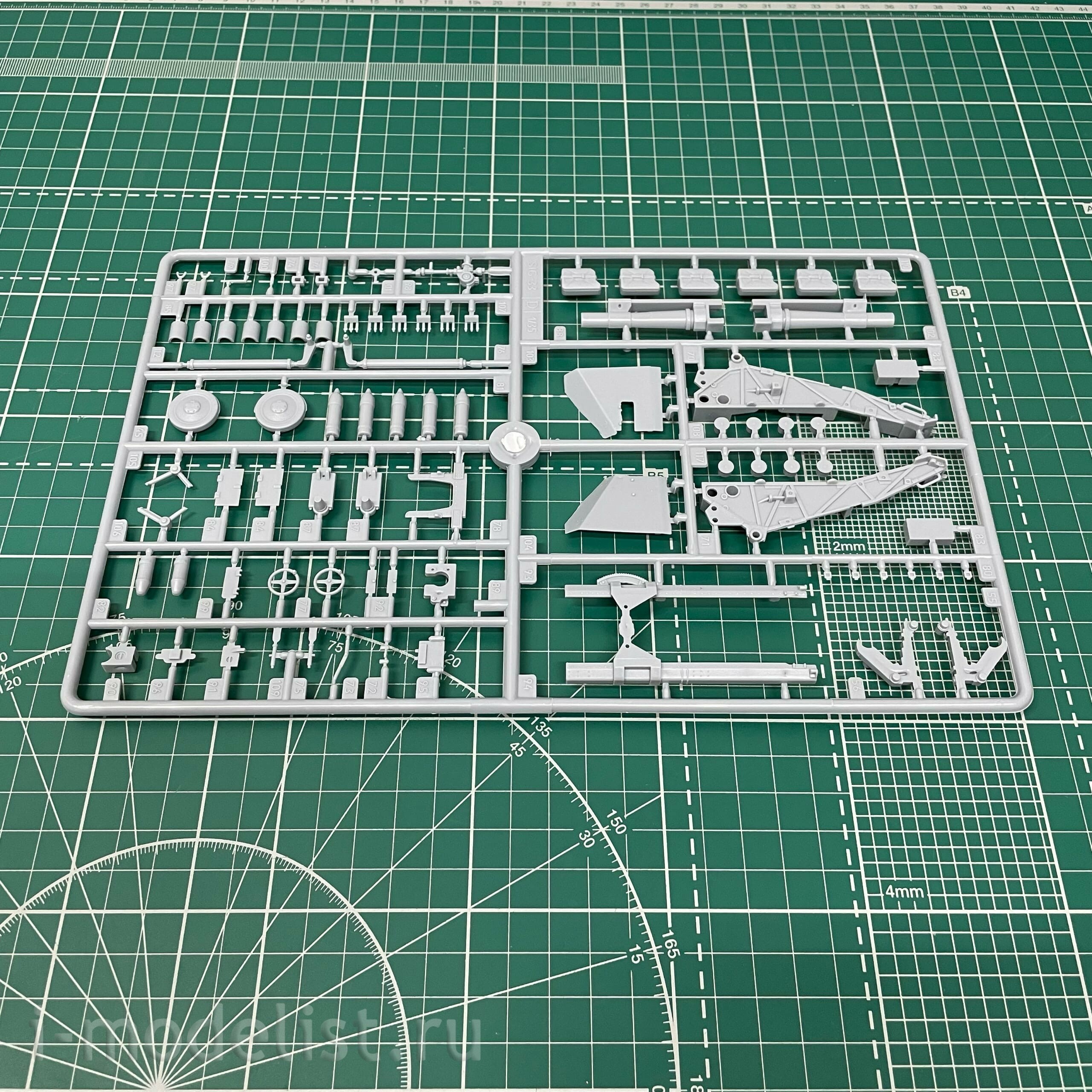 303520 Modeller of 1/35 Sturmpanzer I (bison), Germany, 1940