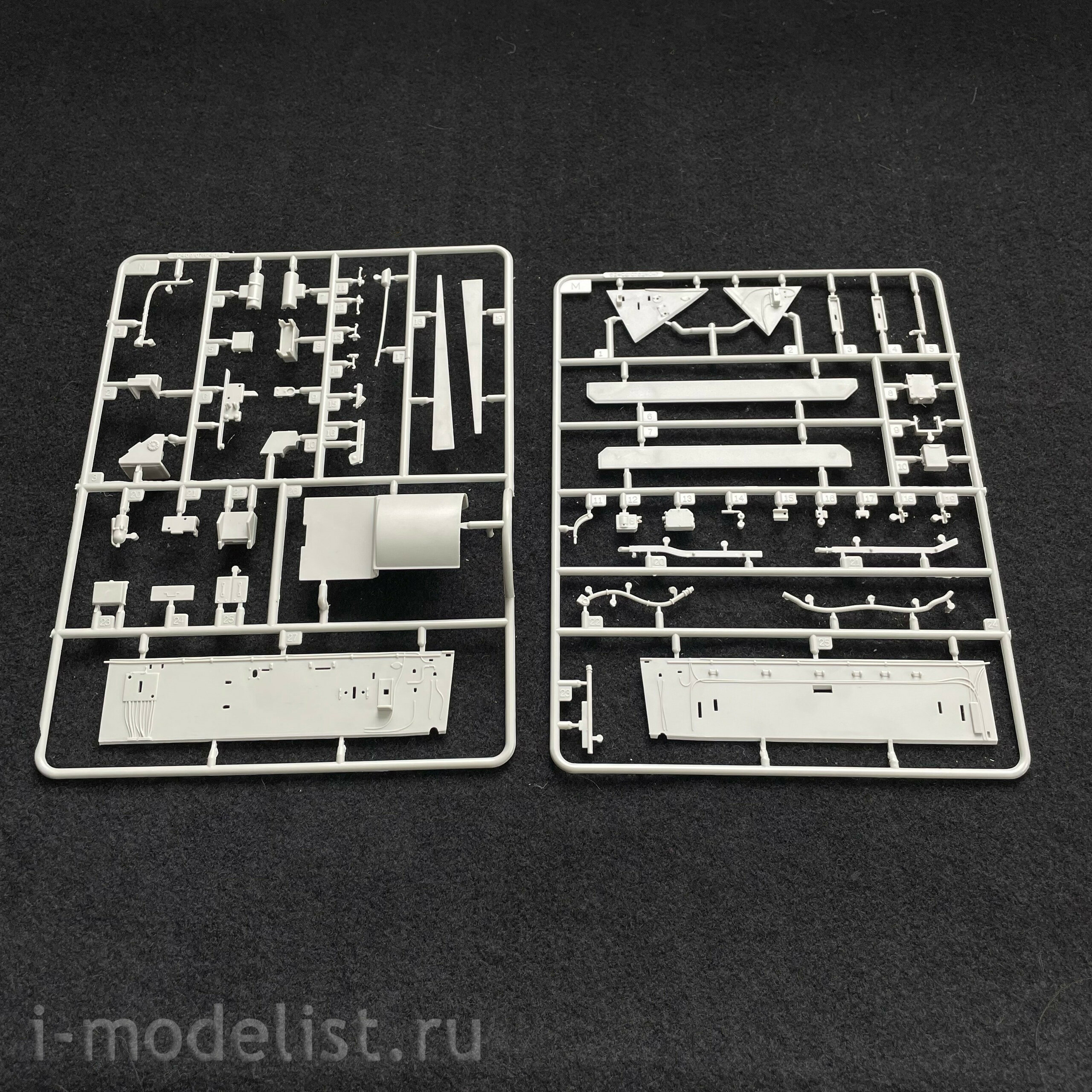 82415 HobbyBoss 1/35 AAVP-7a1 RAM/RS