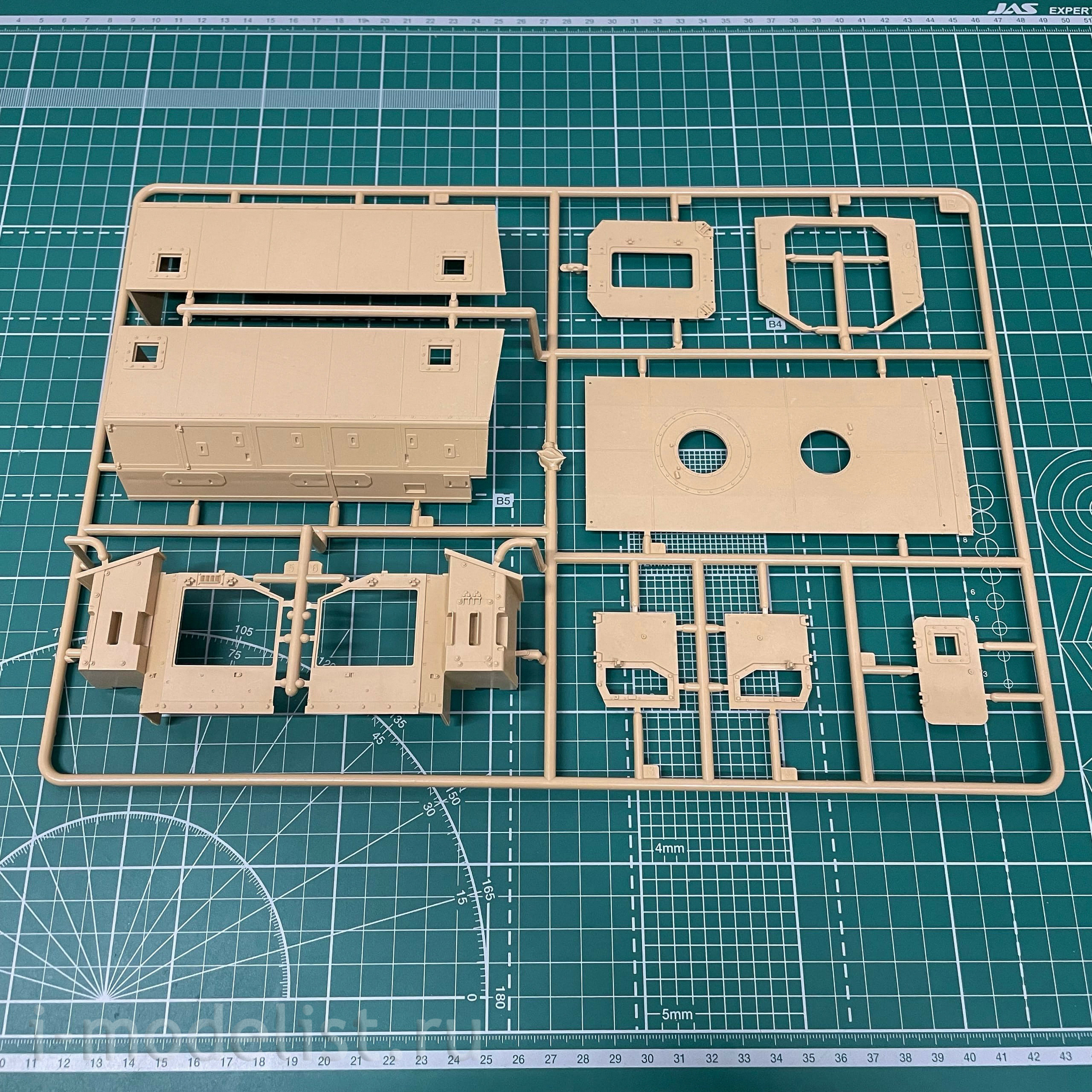 35008 RPG-MODEL 1/35 Armored car U-63095 TYPHOON-U
