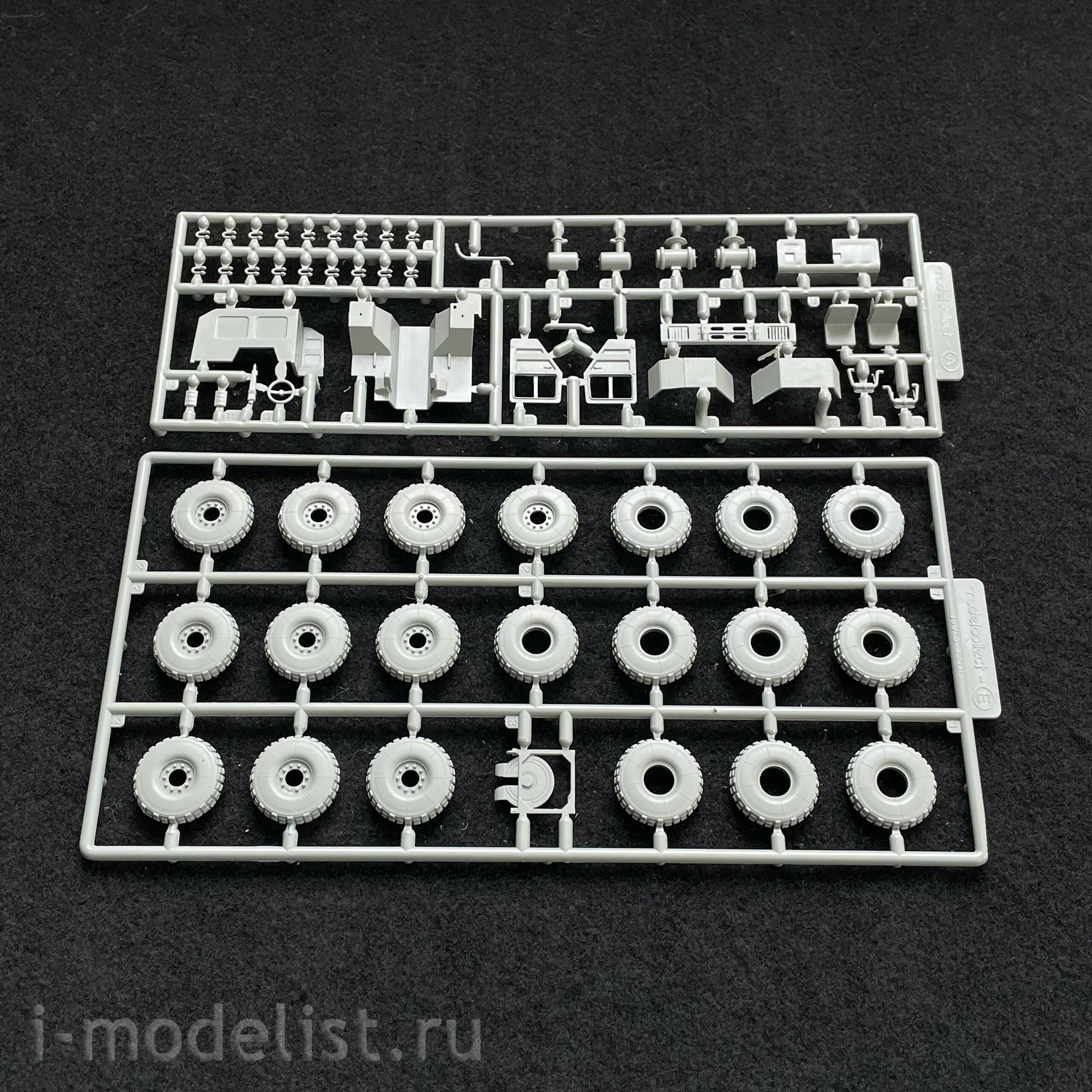 UA72084 Modelcollect 1/72 Nato M1001 MAN Tractor & Pershing II Missile Erector