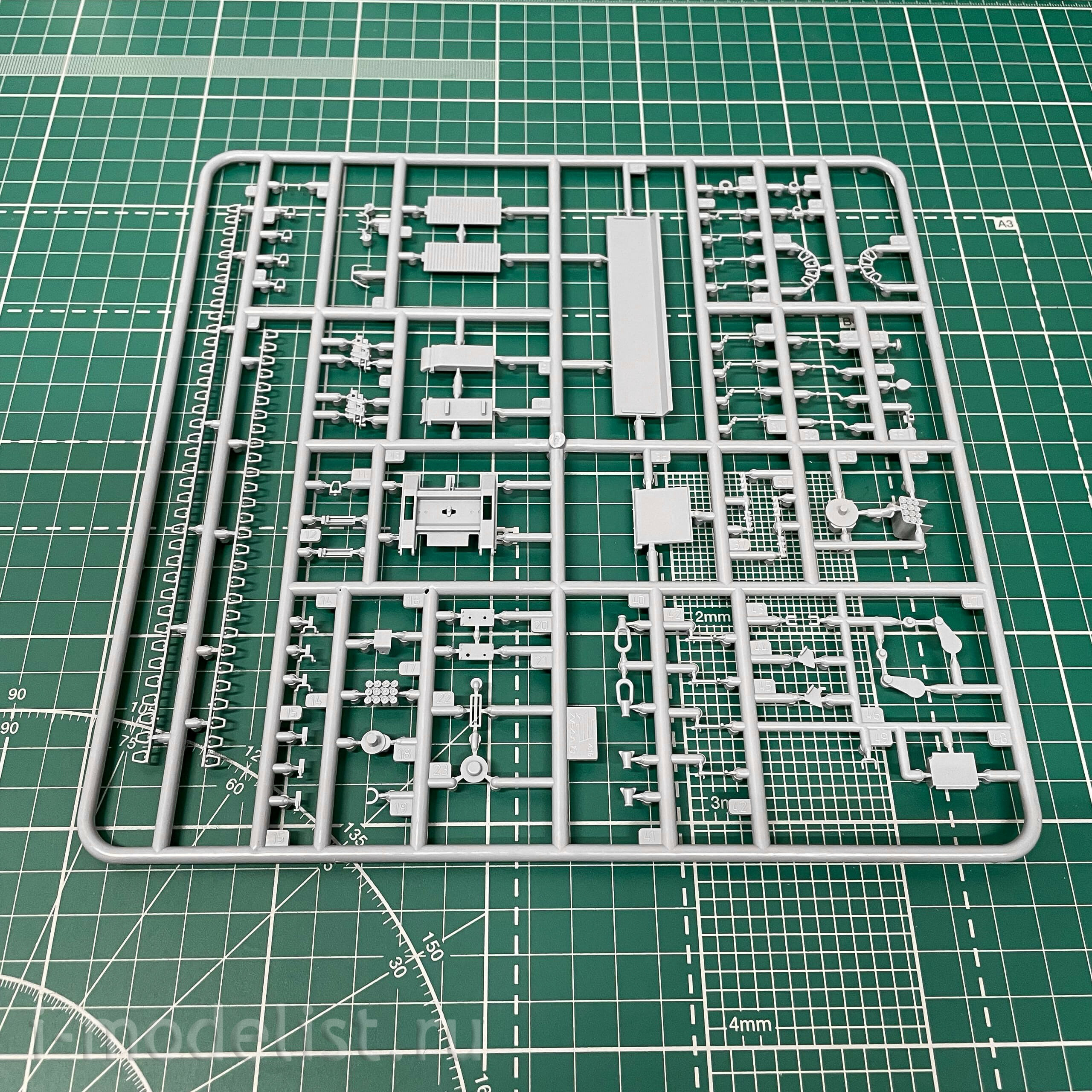 3670 Zvezda 1/35 Russian tank T-14 