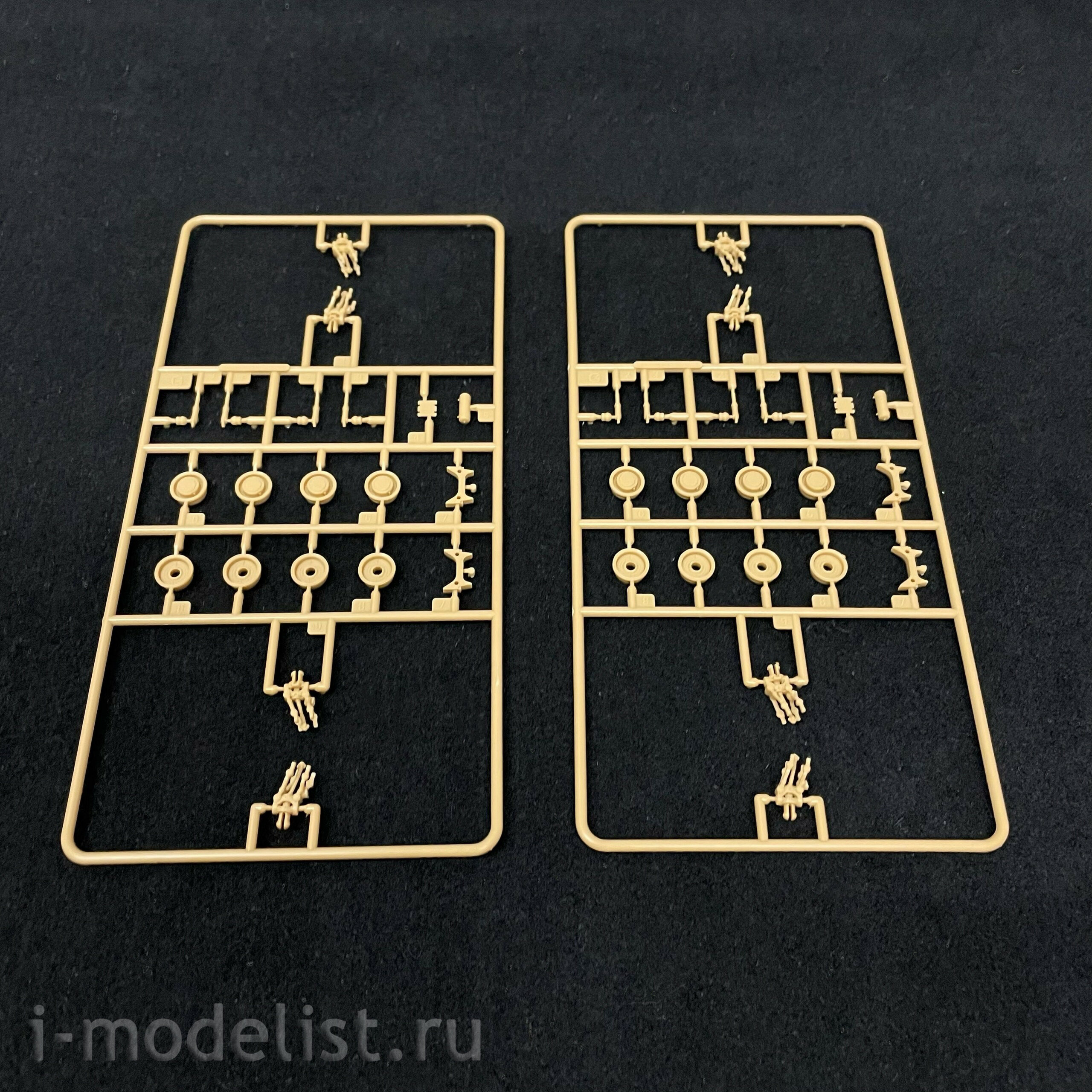 82952 HobbyBoss 1/72 Complex 15U175 TEL of RS-12M1 Topol-M ICBM