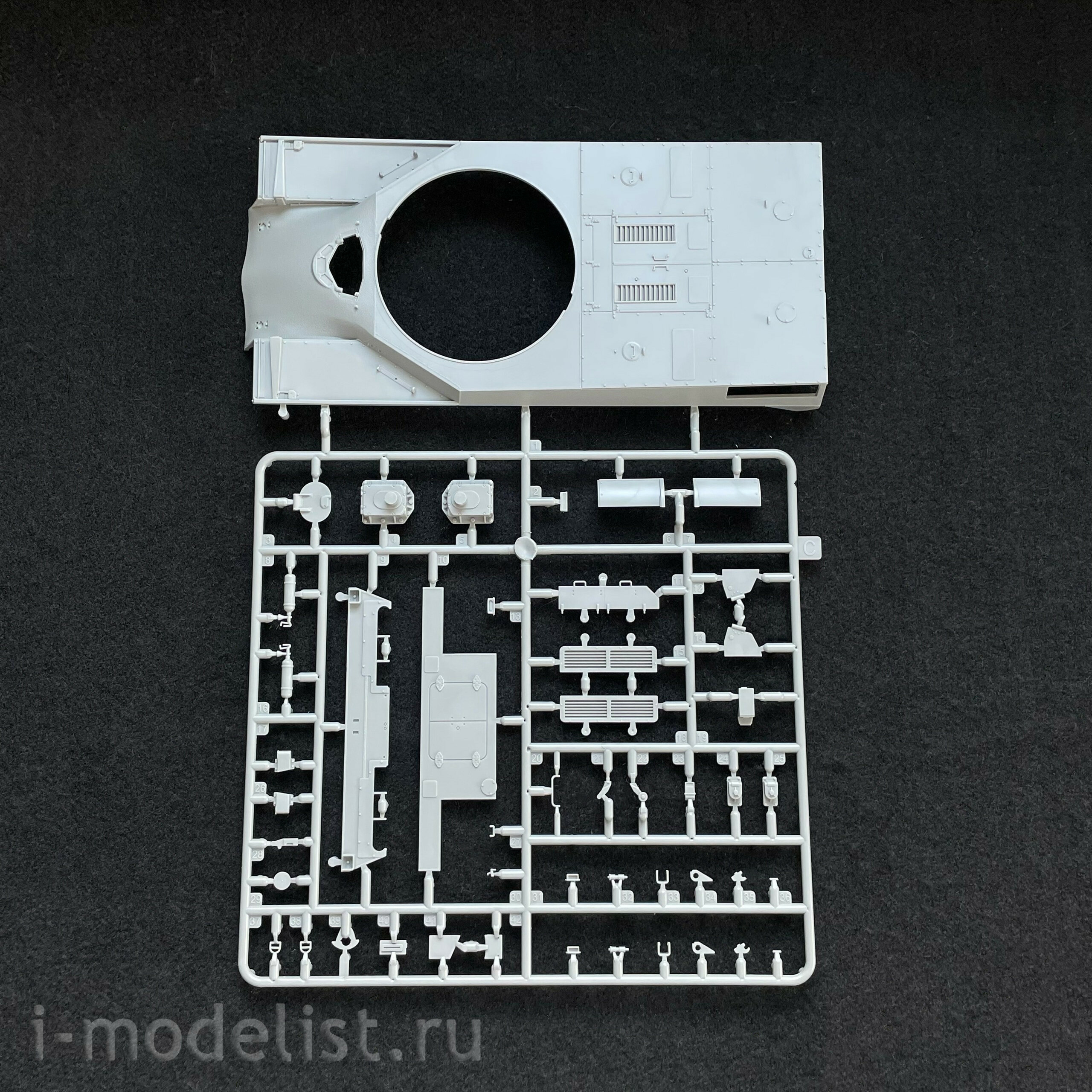 35A049 Amusing Hobby 1/35 French Tank AMX-50B