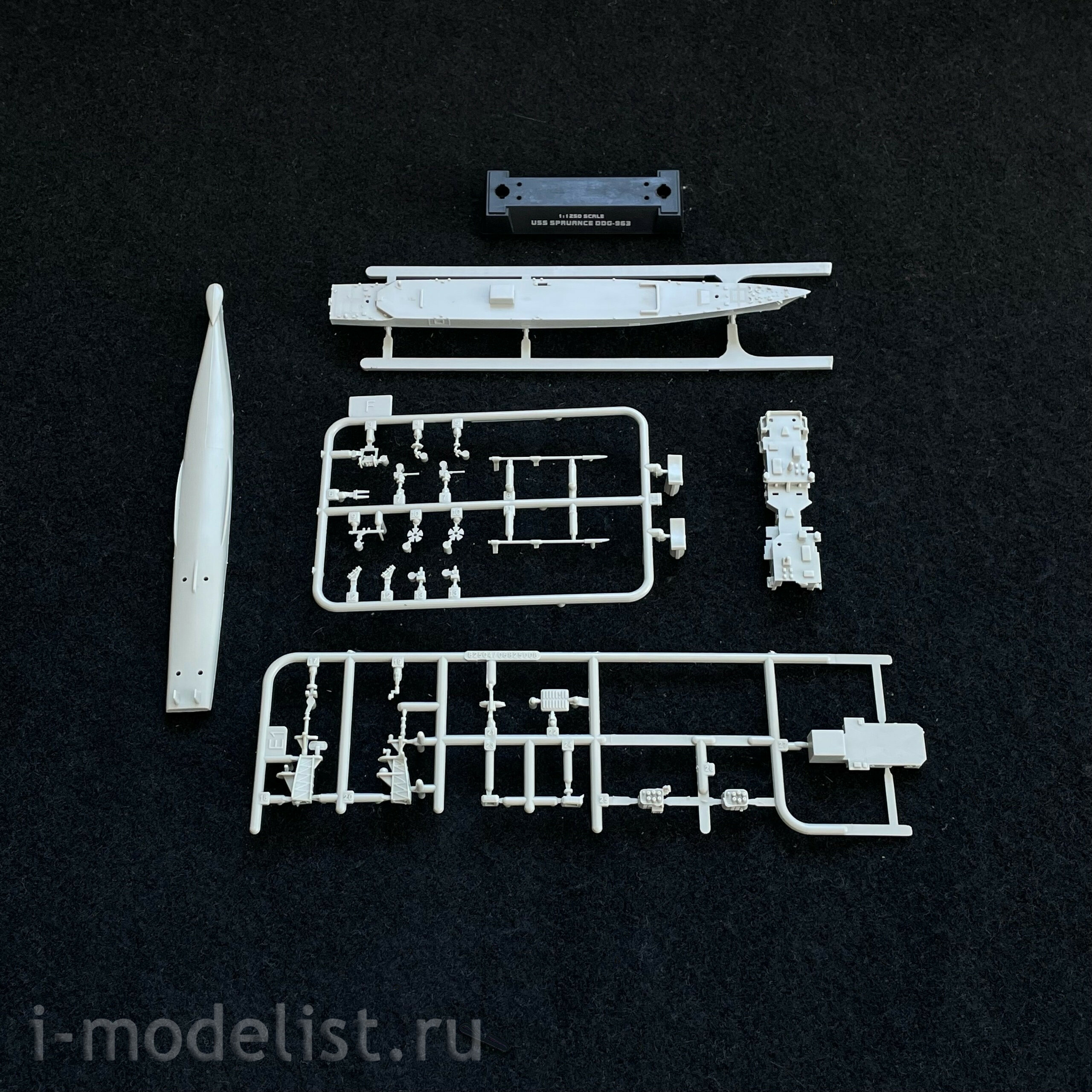HobbyBoss 1/1250 82504 USS SPRUANCE DD-963