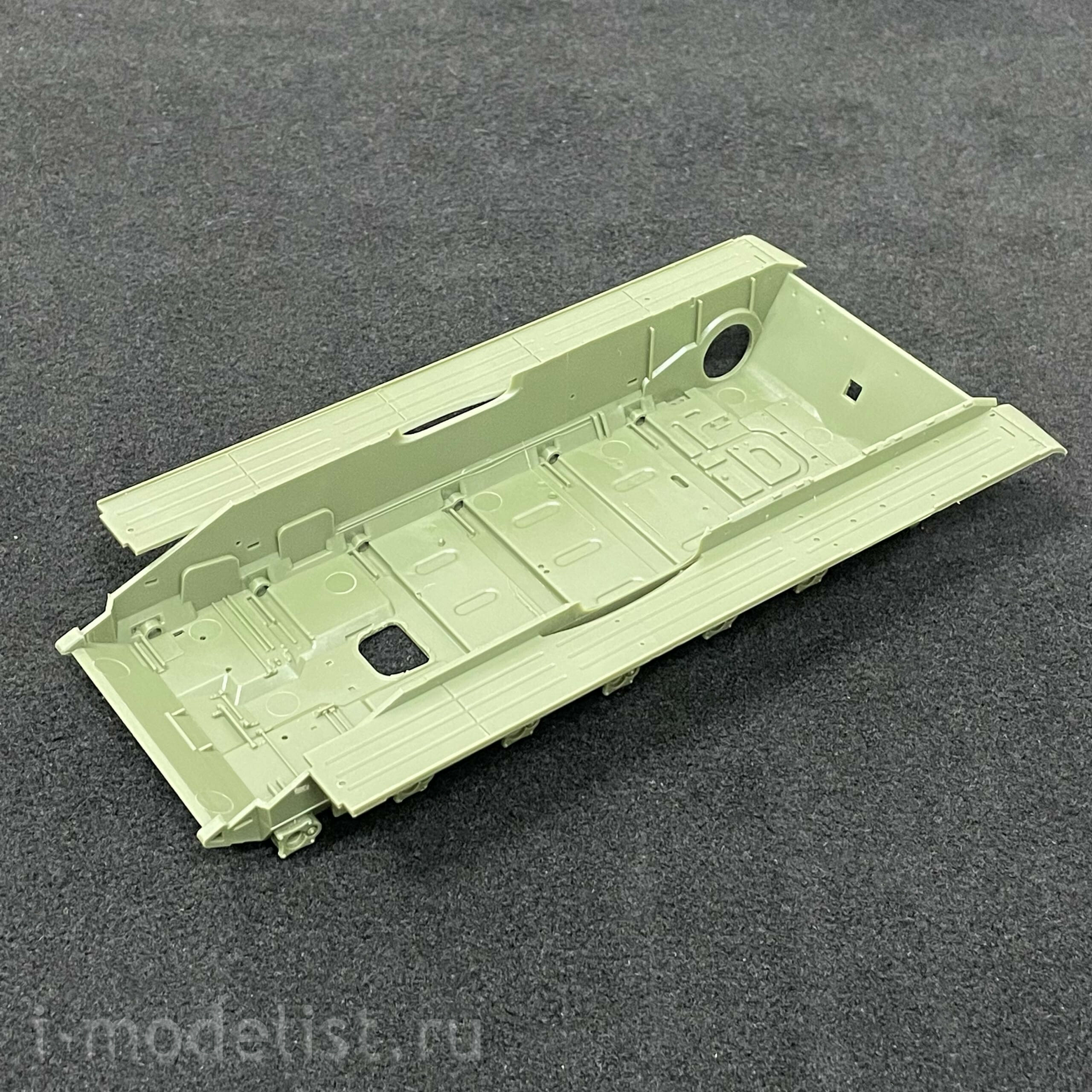35A050 Amusing Hobby 1/35 Russian T-90A Tank with full interior (under license from UVZ)