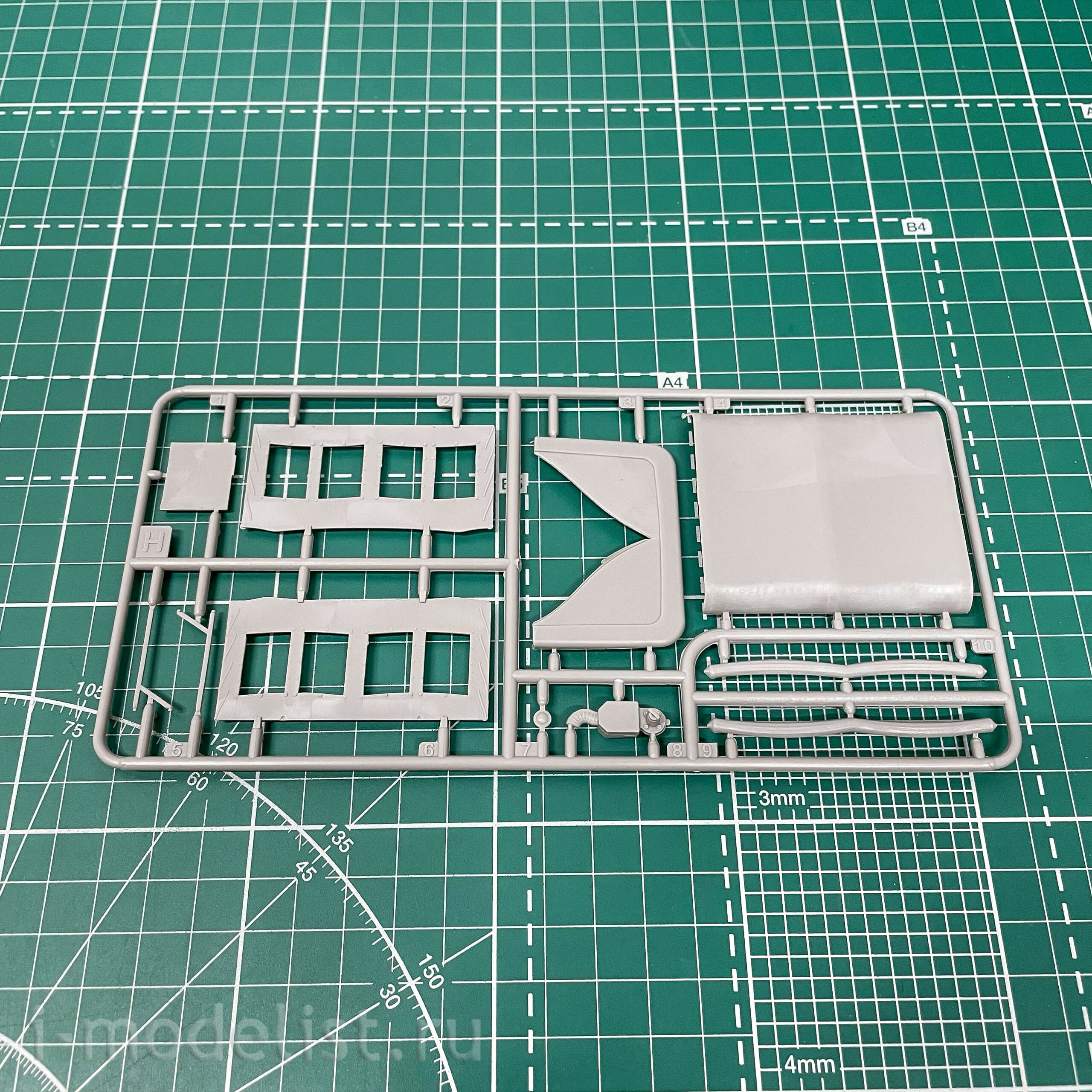 809 Roden 1/35 M42 US 3/4 ton 4x4 Command Truck