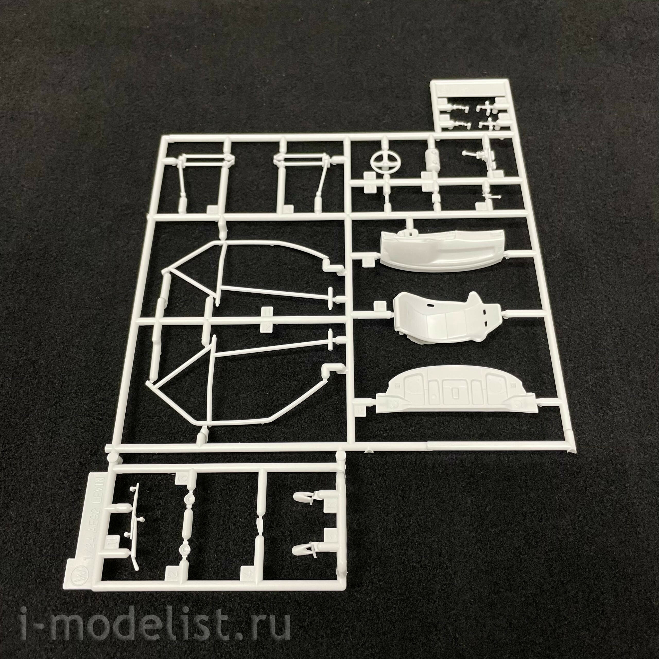 20564 Hasegawa 1/24 Car Trust Corolla Levin AE92 