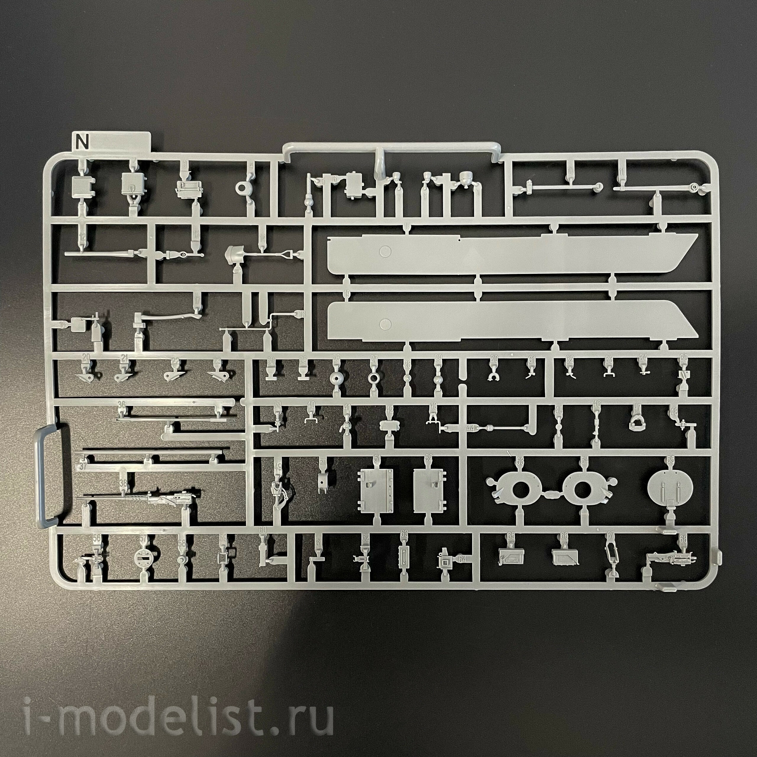 2205W Takom 1/35 Набор Sherman Box: M4A1 (76w) HVSS + M1 Super Sherman + фигура члена экипажа танка армии США в 1/16 масштабе