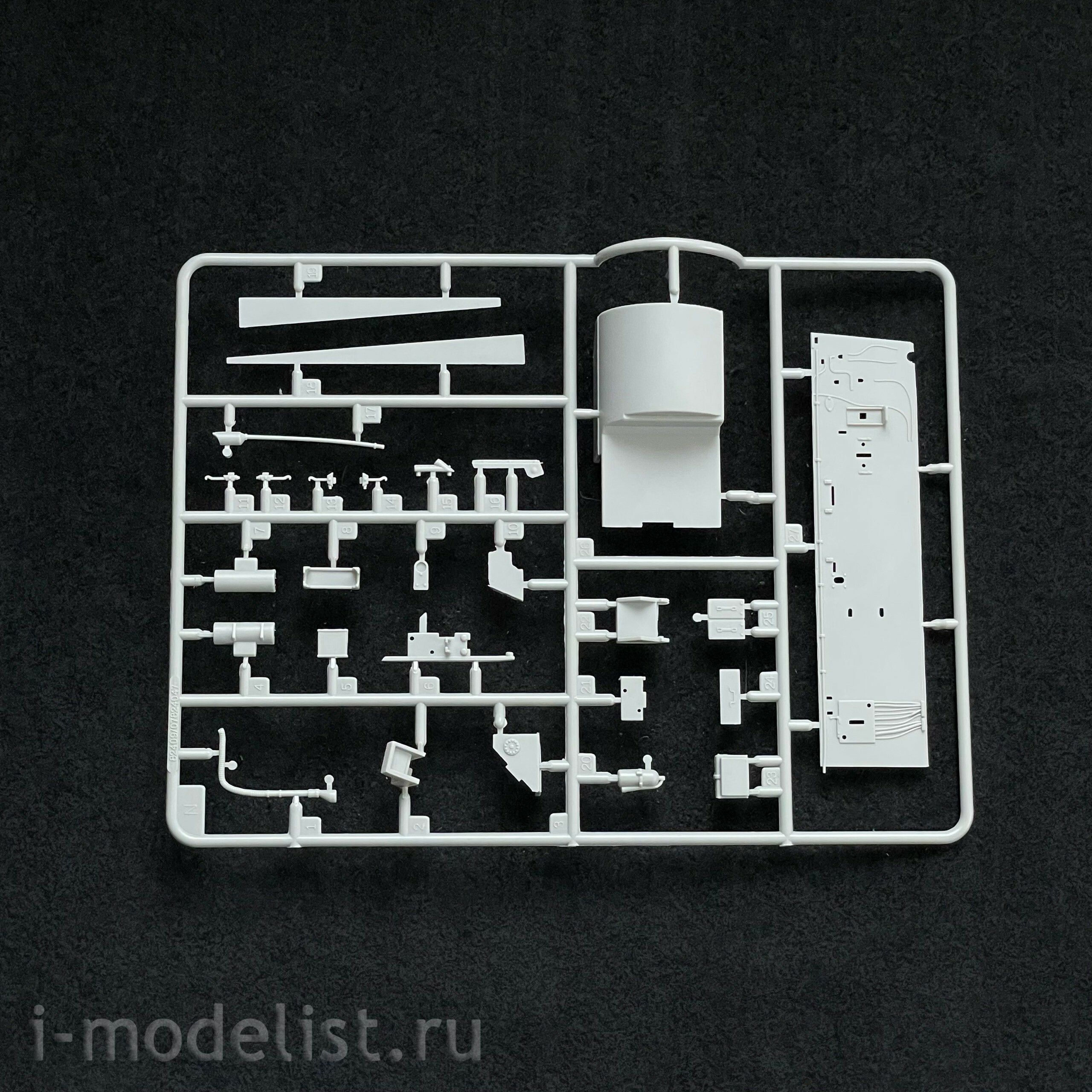 82416 HobbyBoss 1/35 AAVP-7A1 RAM/RS w/EAAK