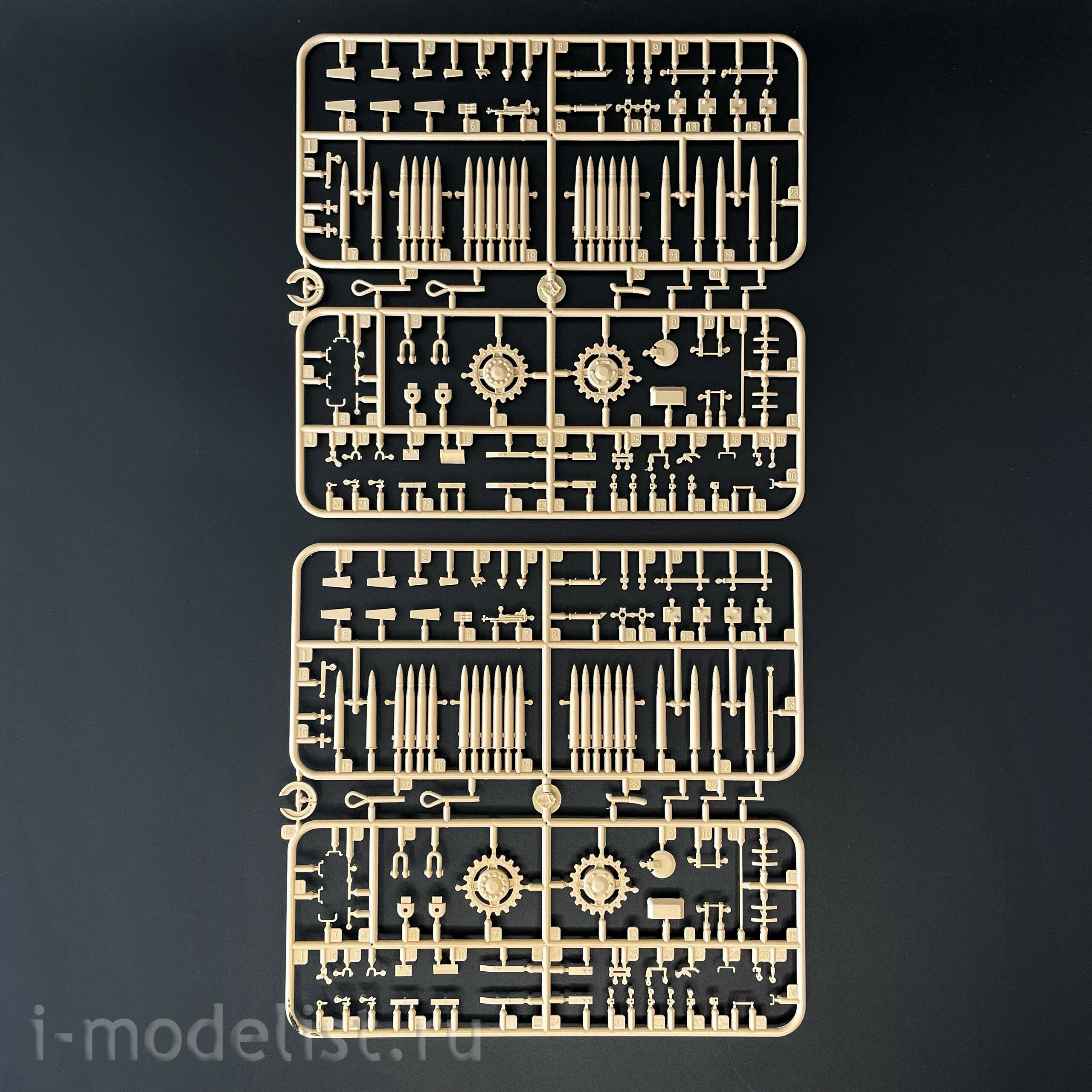 35A030 Amusing Hobby 1/35 SD.Kfz.184 Ferdinand & 16t Strabokran