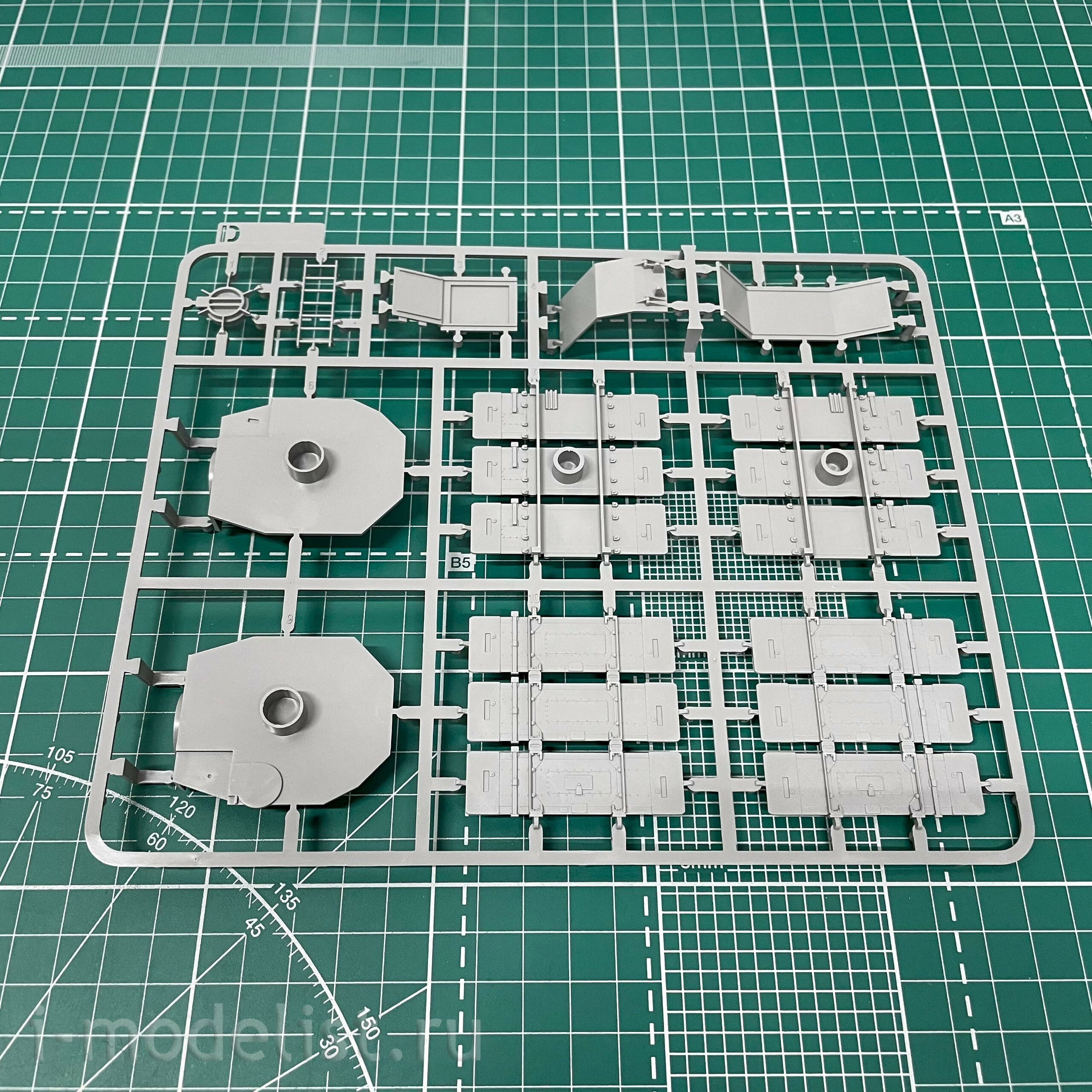 2138 Takom 1/35 GWS-30 Sea Dart & GWS-25 Sea Wolf