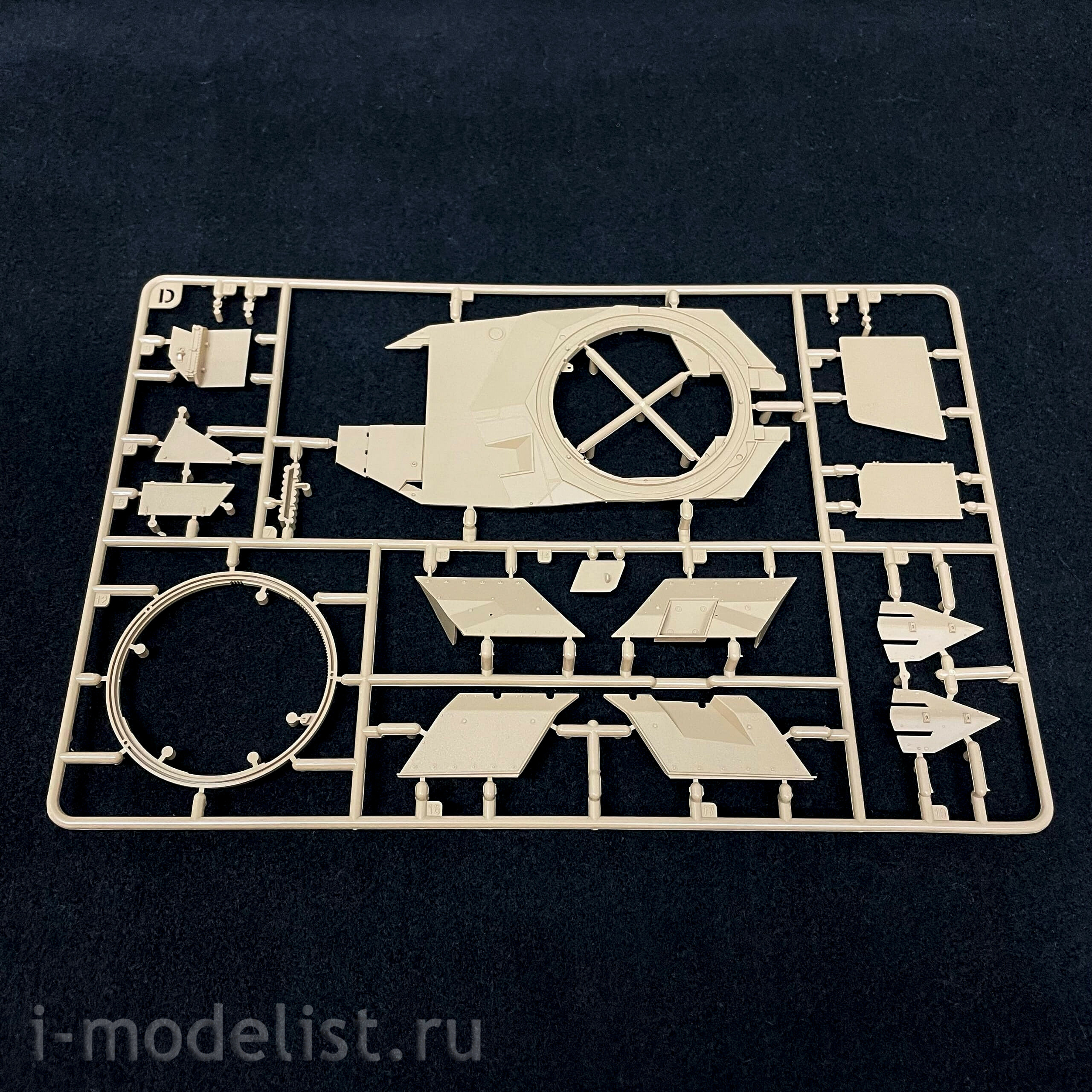 RM-5066 Rye Field Model 1/35 German Leopard 2A6 Tank with Full Interior