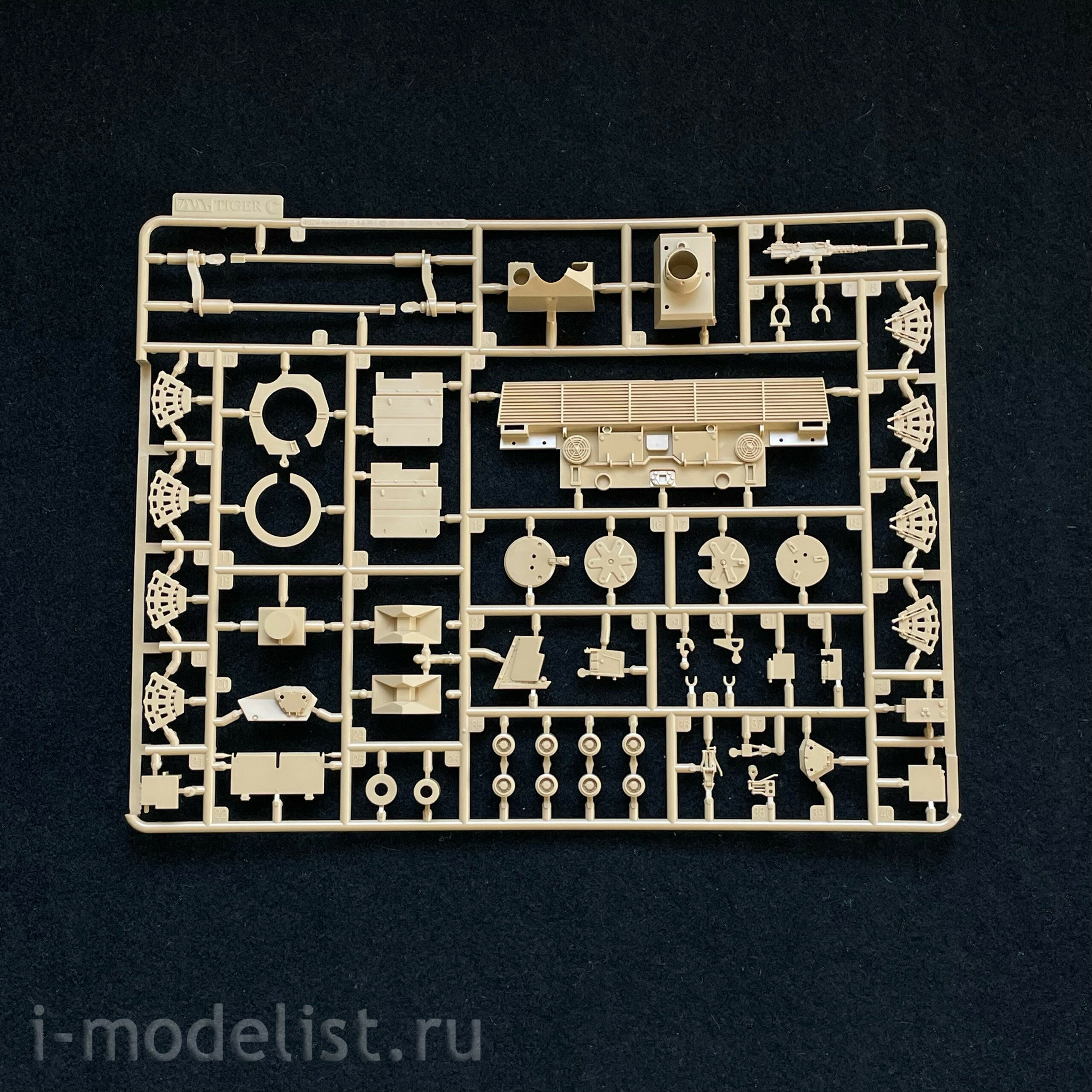4613 Tiger Models 1/35 German Leopard II Revolution Battle Tank