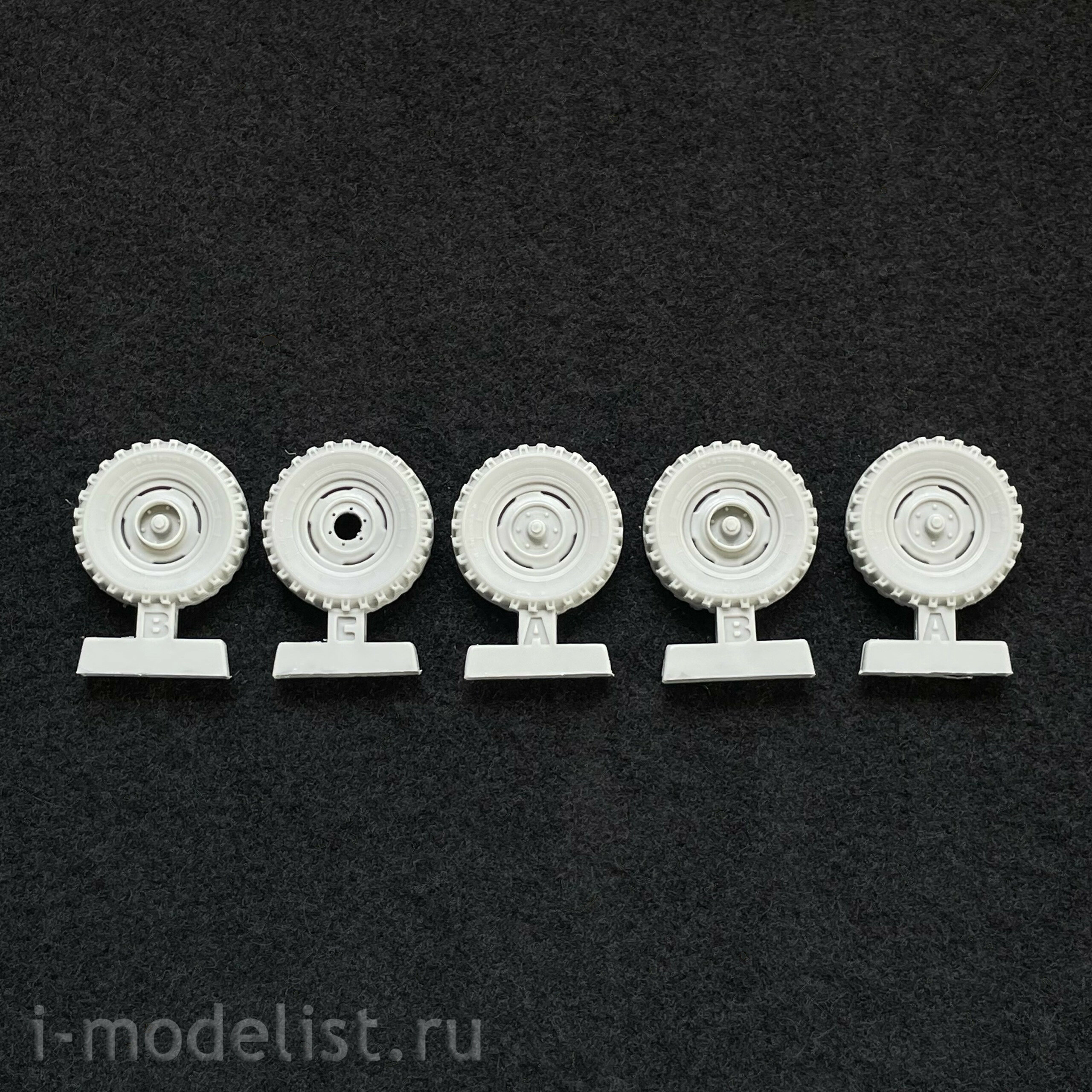 AK35505 AK Interactive 1/35 Unimog-S 404 SUV, Europe and Africa
