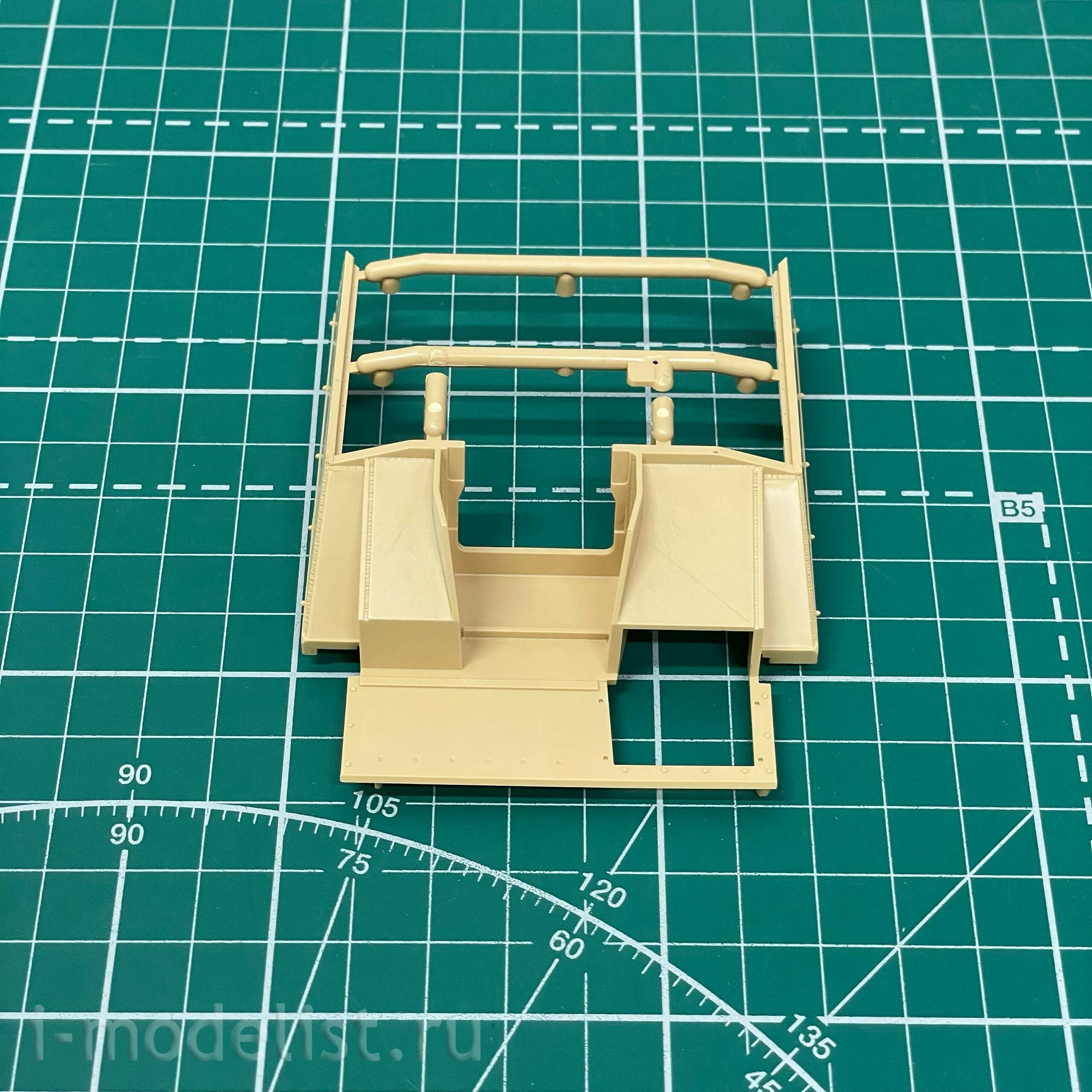 RM-5061 Rye Field Model 1/35 Sd.Kfz. 167 StuG IV (Early with Full interior)
