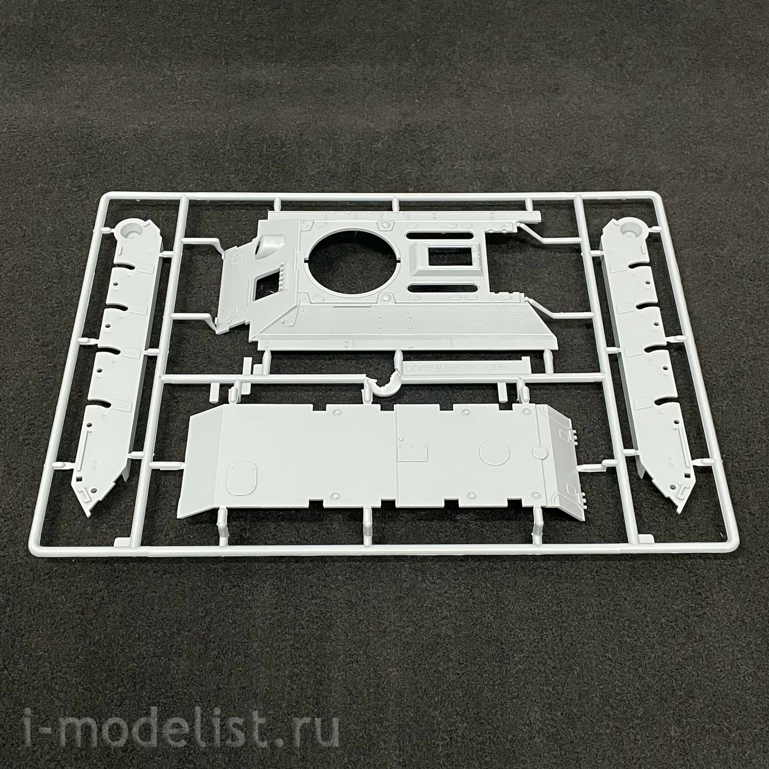 3502 Maket 1/35 Tank 34/85 sample 1945 and a set of accessories