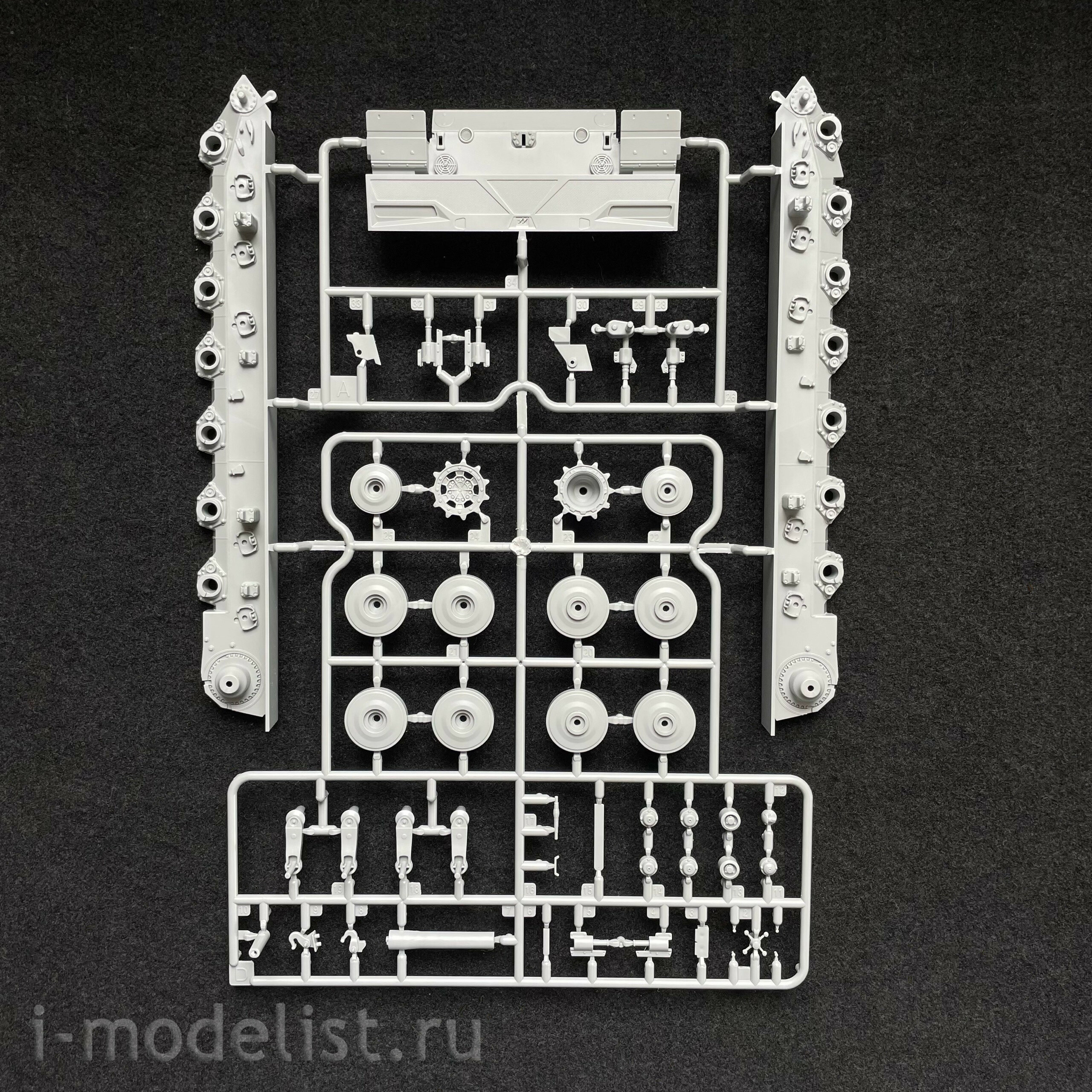 35A047 Amusing Hobby 1/35 German Main Battle Tank KF-51 Panther