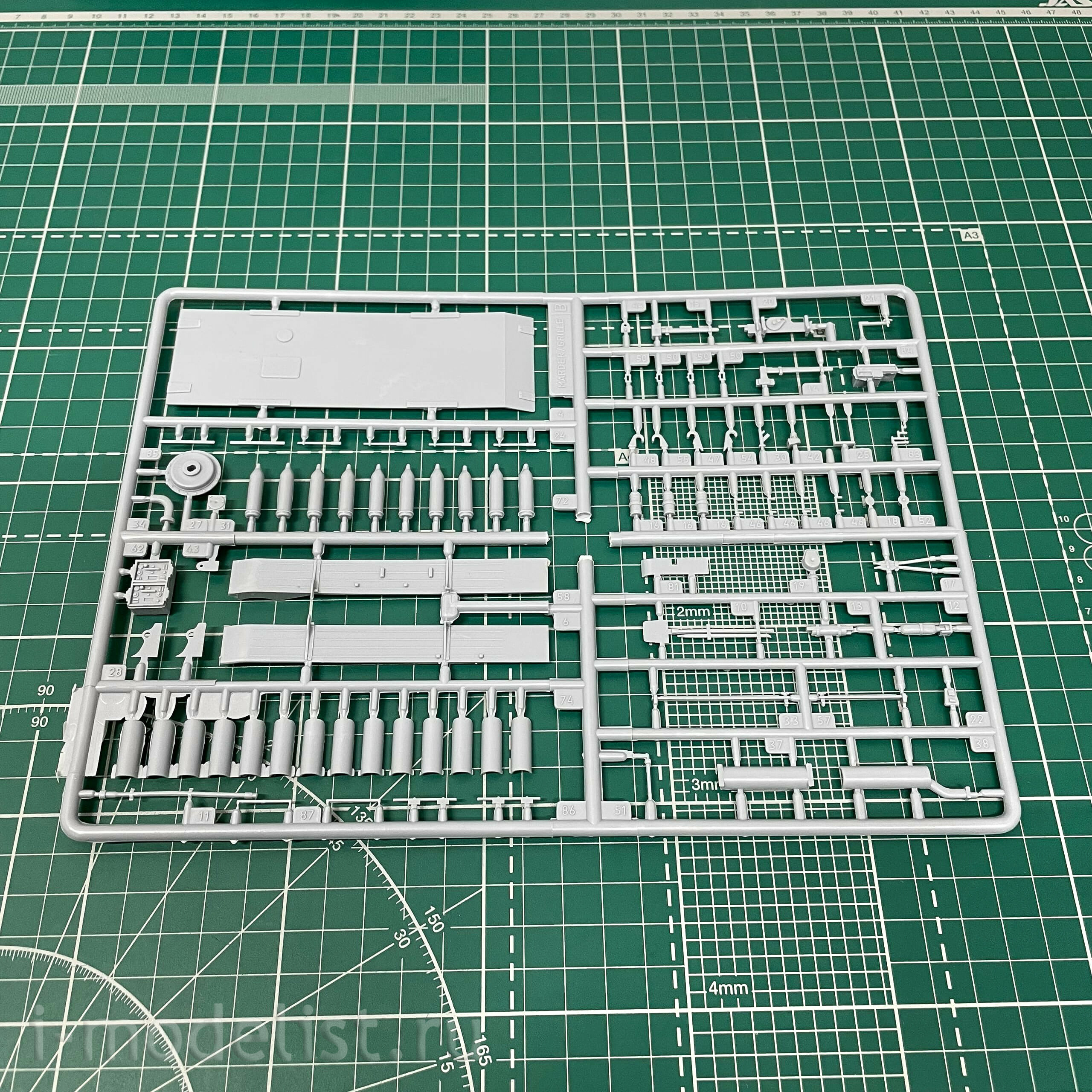 303522 Modeler 1/35 German self-propelled gun Grill