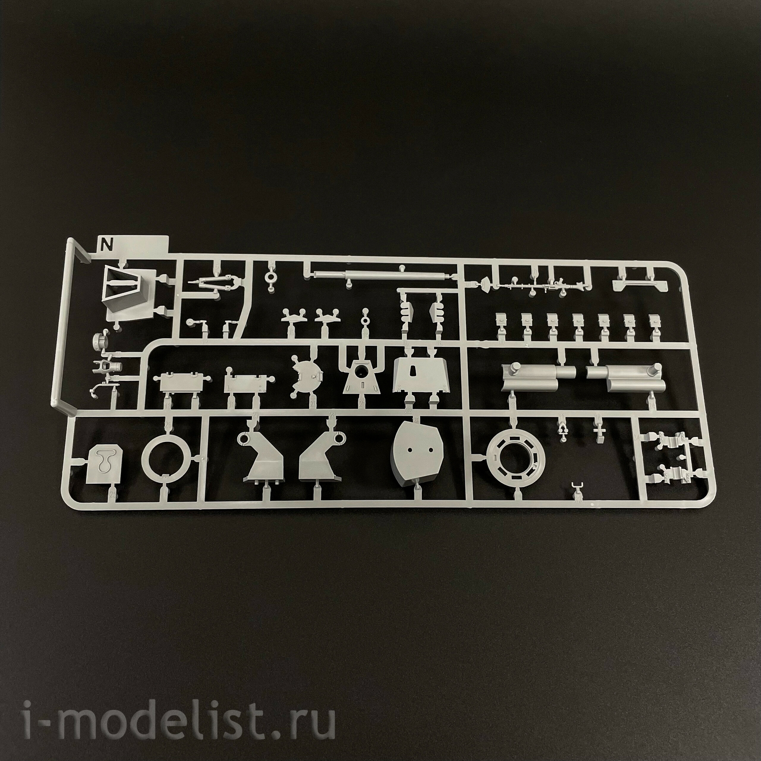 8016 Takom 1/35 German self-propelled gun 10.5cm StuH.42 Ausf.E/F