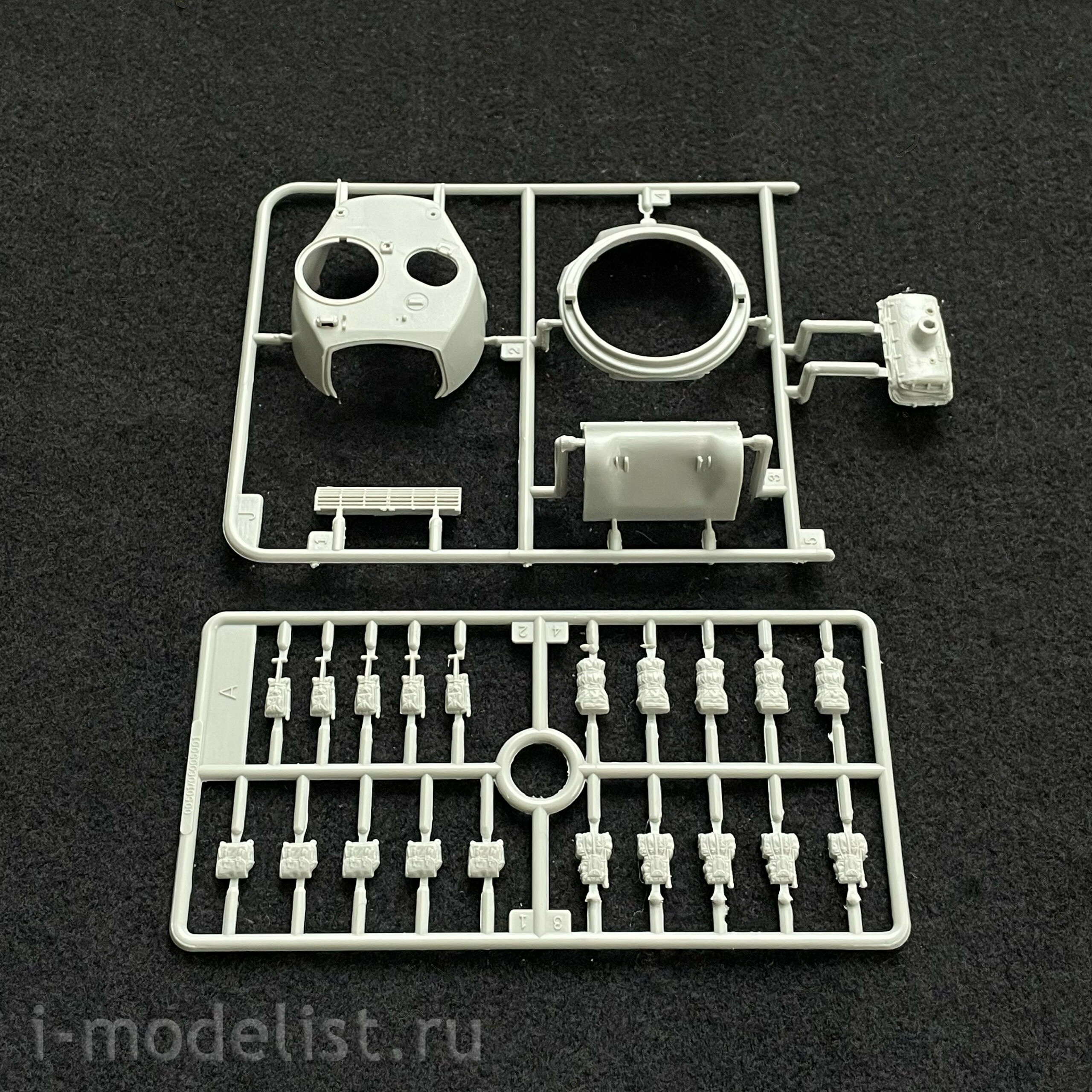 84804 HobbyBoss 1/48 U. S M4A3 E8 Tank (Korean War) 
