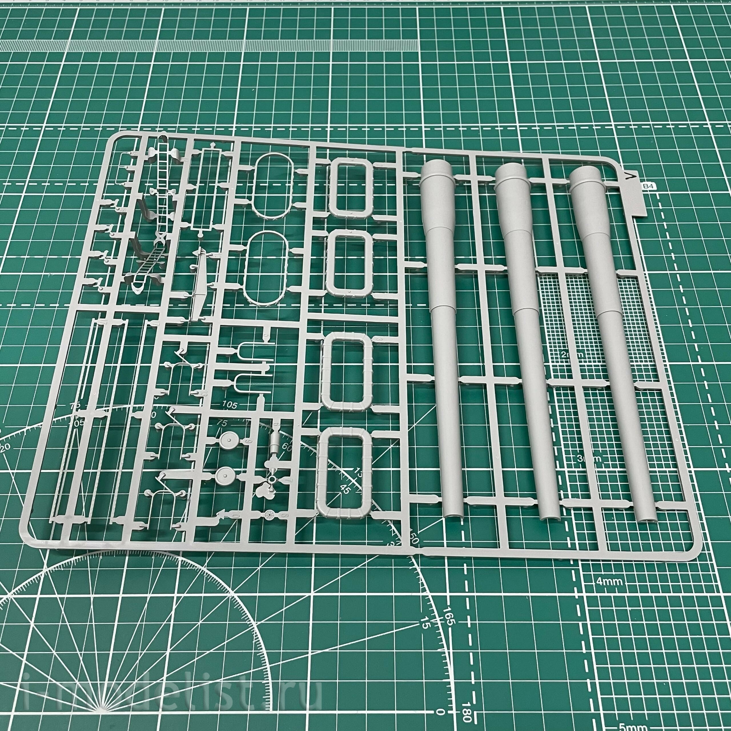5015 Takom 1/72 Battleship USS Missouri Mk.7 16